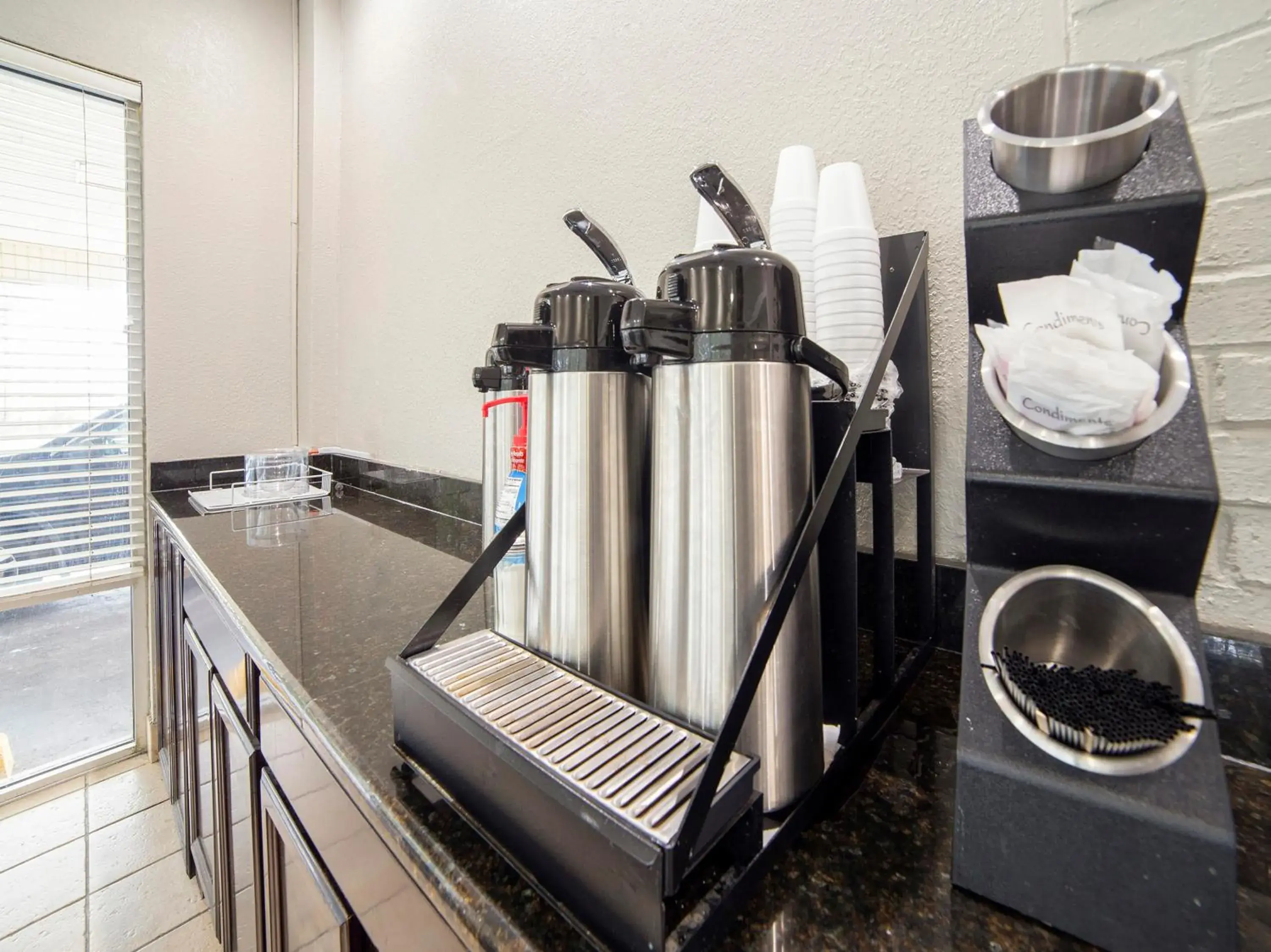 Coffee/tea facilities in Rodeway Inn