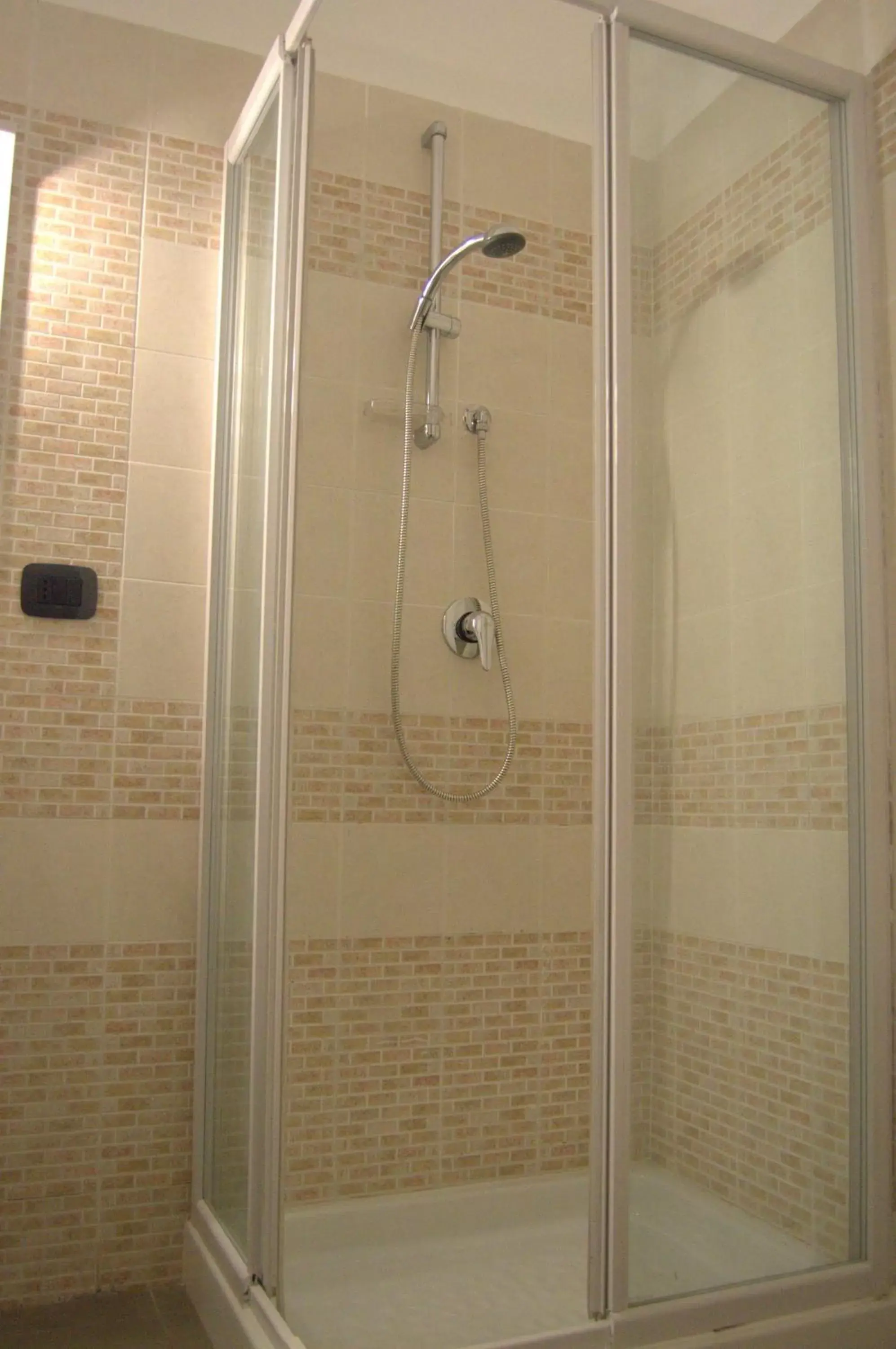 Shower, Bathroom in Civico 83