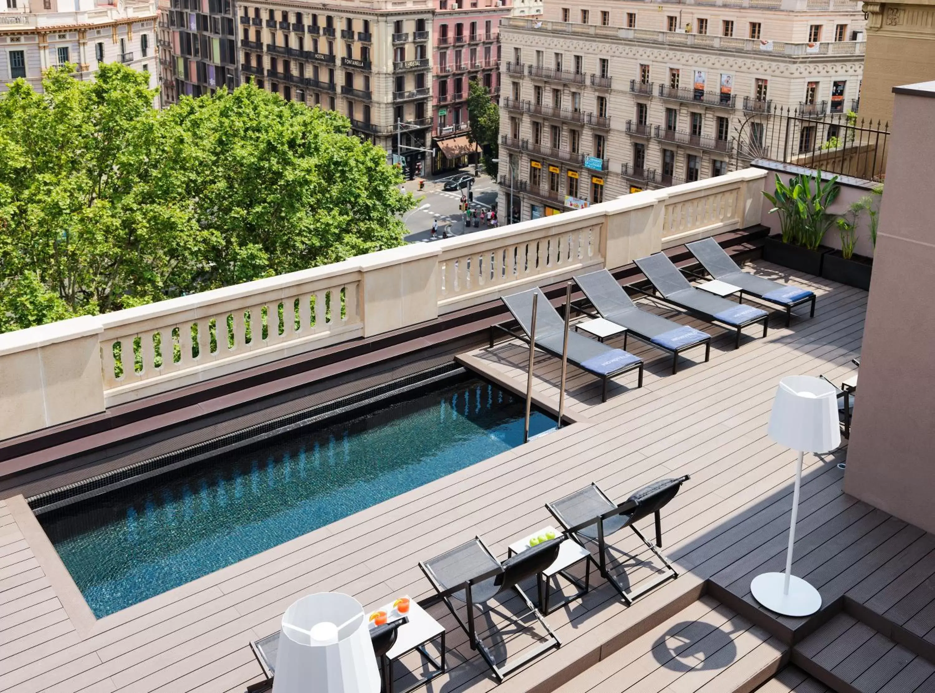 Balcony/Terrace, Swimming Pool in H10 Urquinaona Plaza
