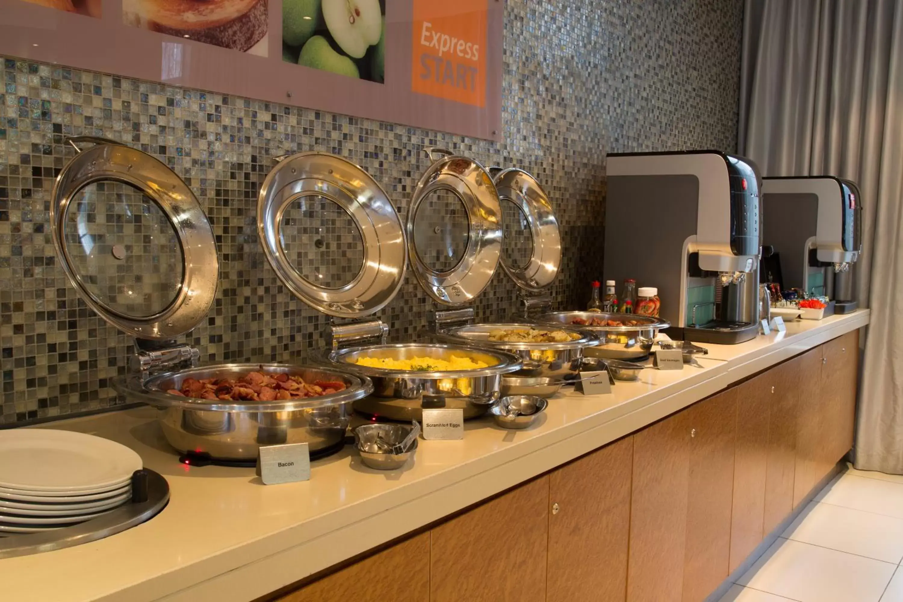 Restaurant/places to eat in Holiday Inn Express Durban - Umhlanga, an IHG Hotel