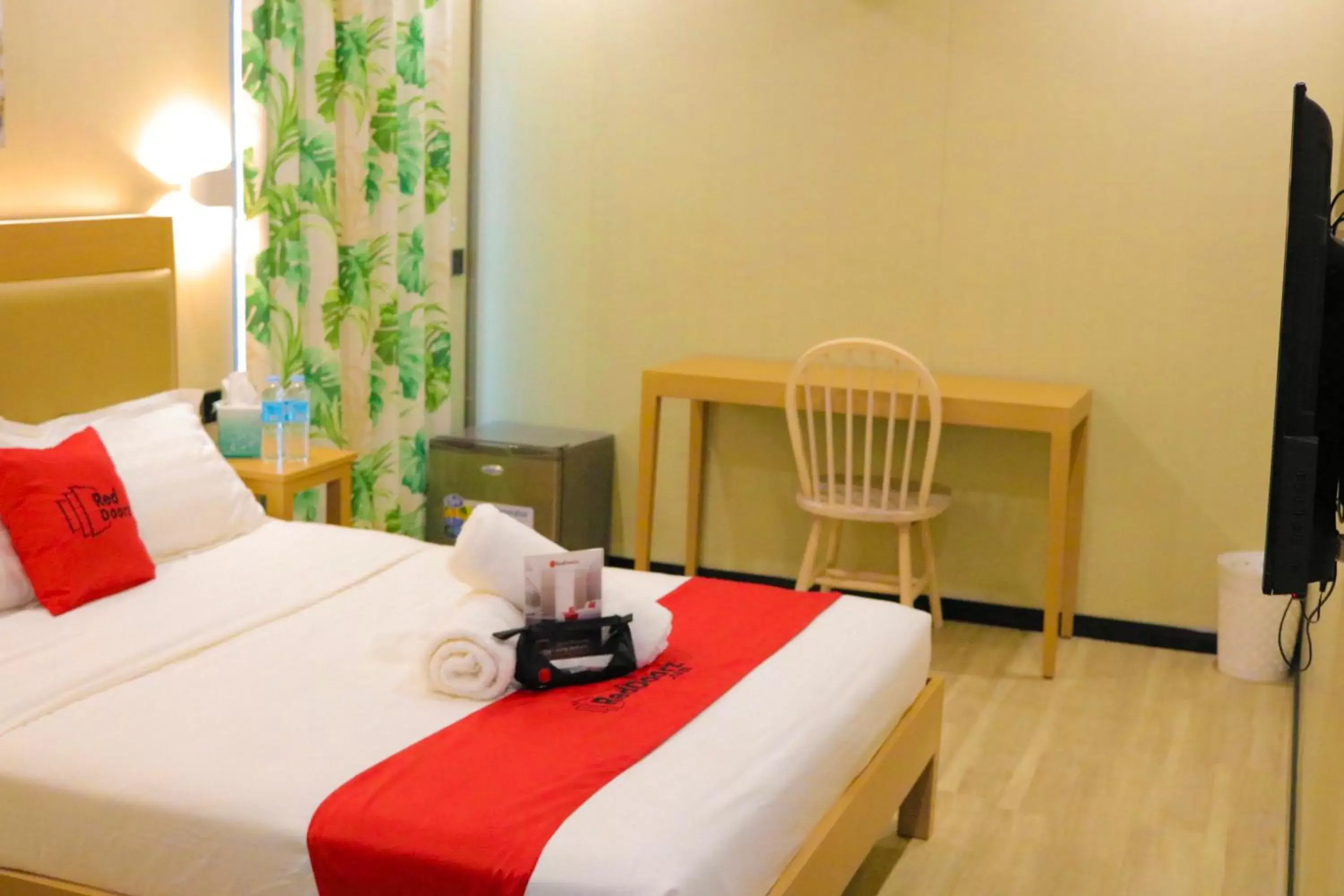 Bedroom, Bed in RedDoorz Plus @ AS Fortuna Cebu