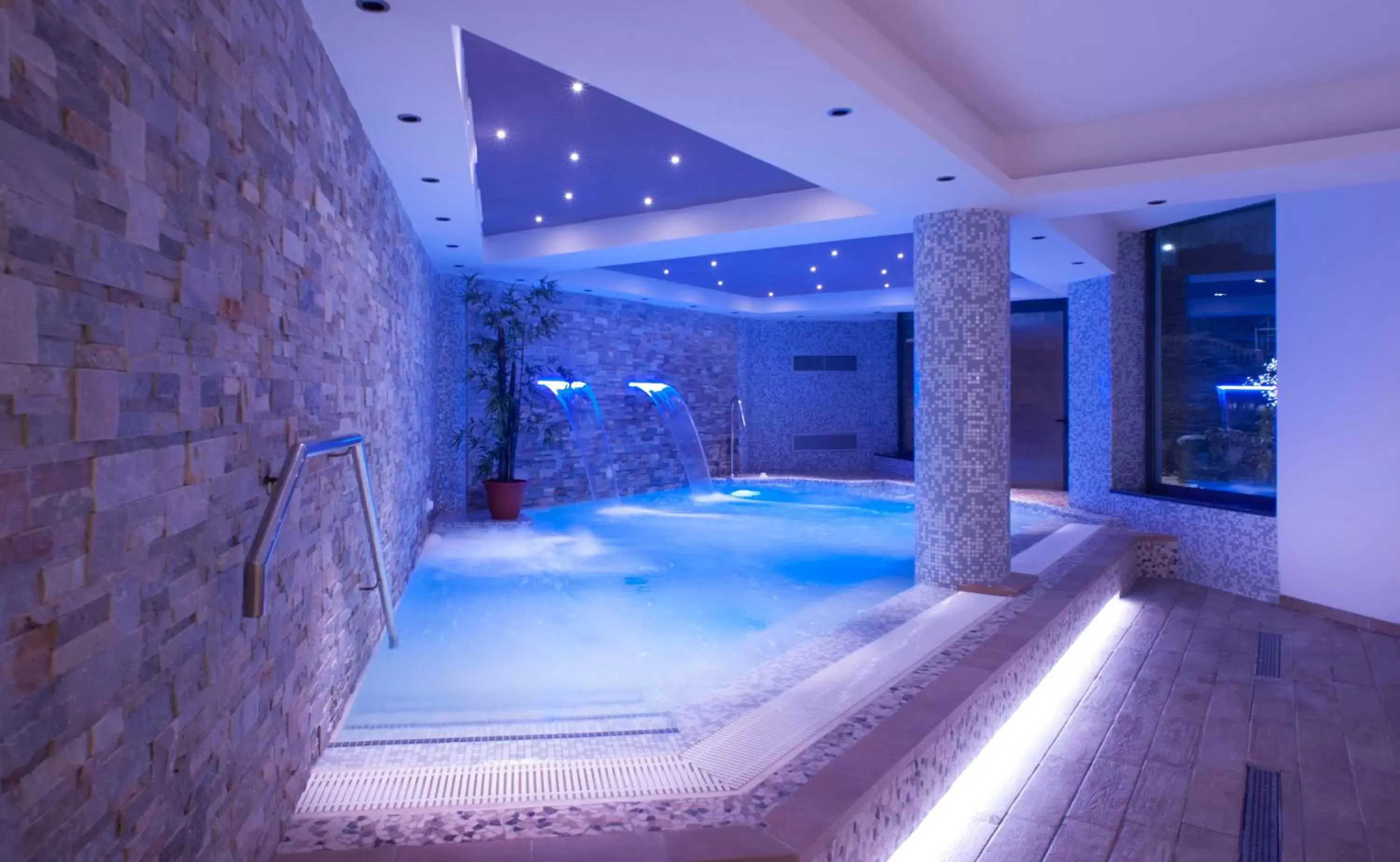 Hot Tub, Swimming Pool in Hotel Terme Capasso