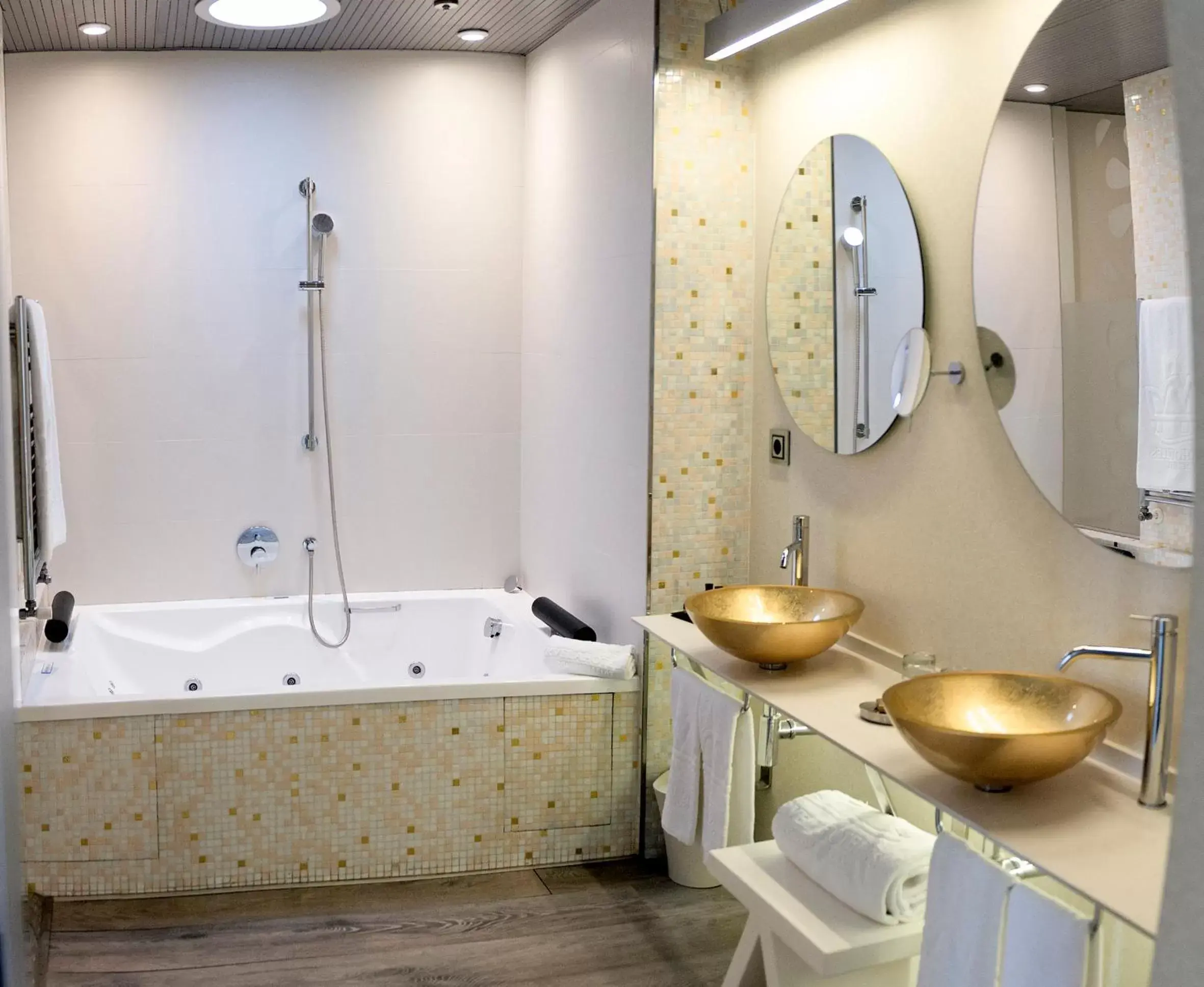 Bathroom in Hotel & Spa Princesa Munia