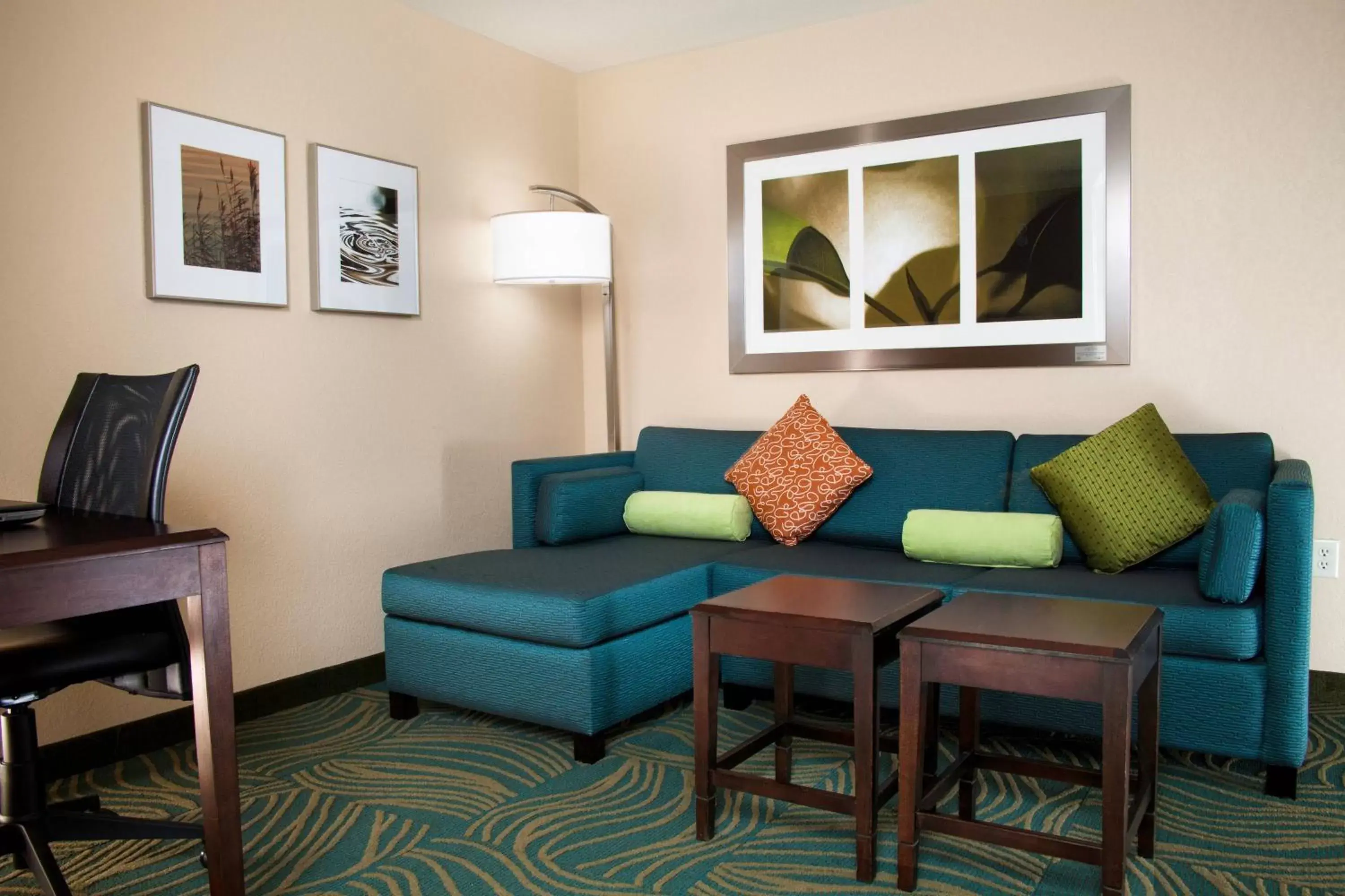 Living room, Seating Area in SpringHill Suites by Marriott Medford