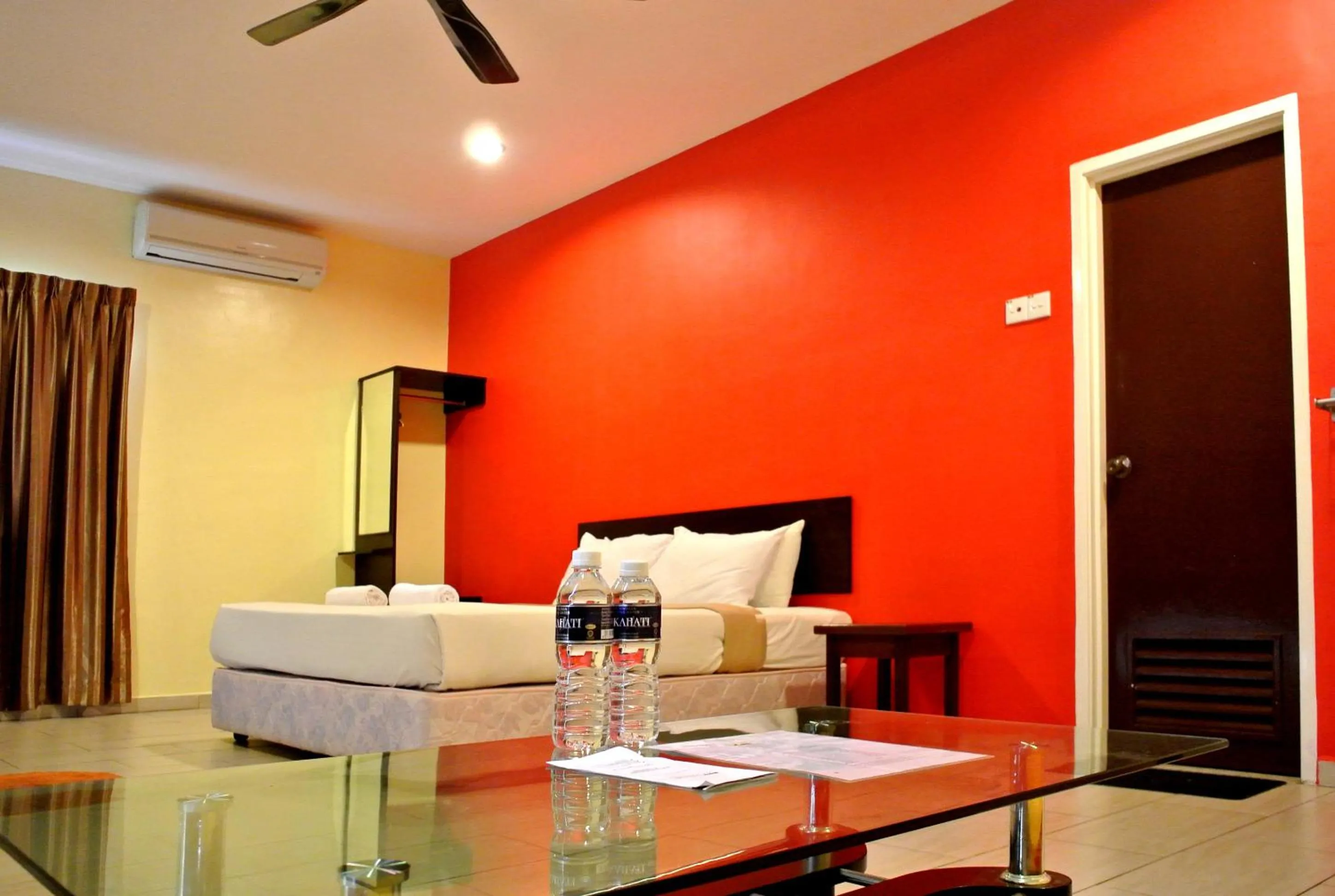 Bed in Wau Hotel & Cafe