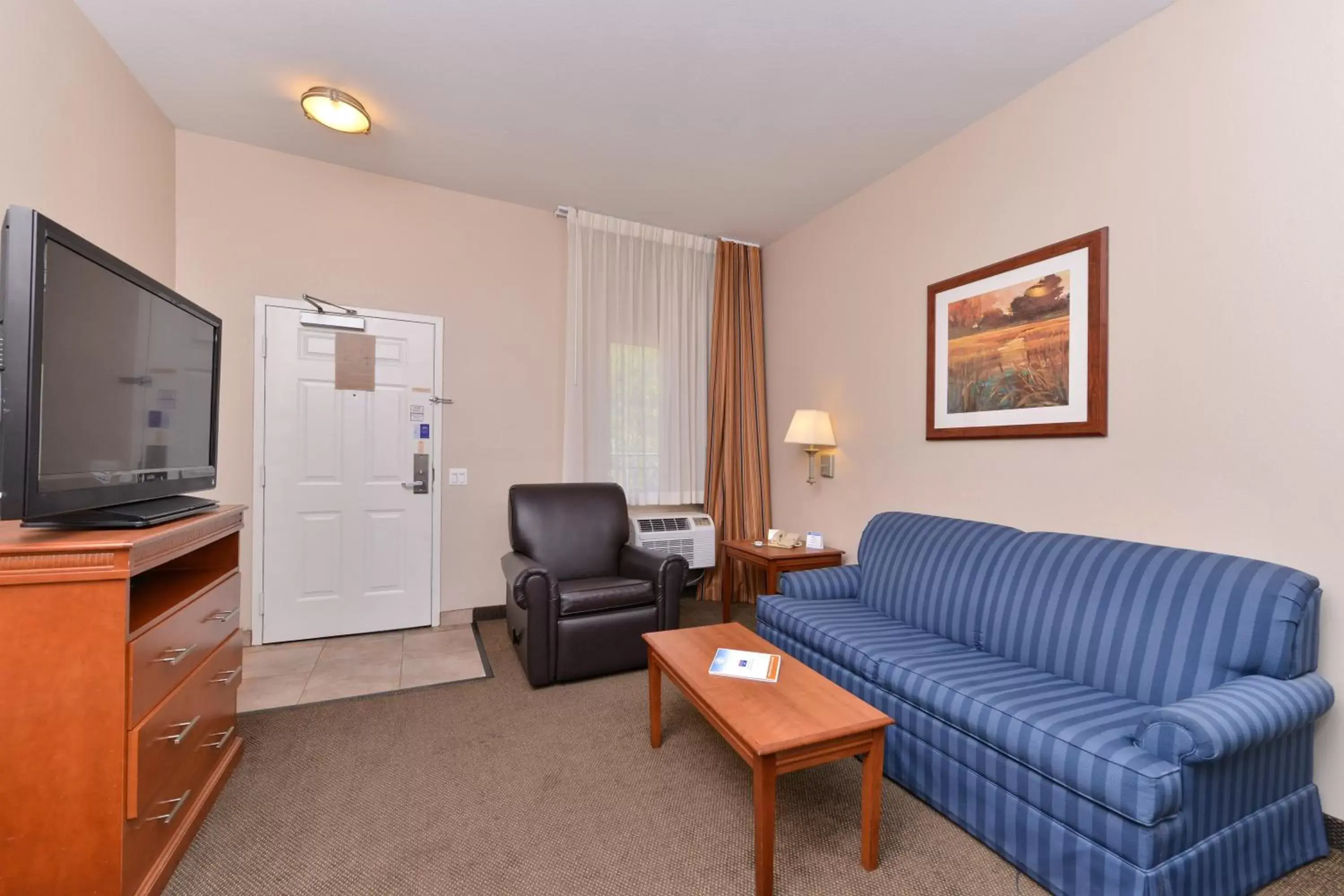 Photo of the whole room, Seating Area in Candlewood Suites San Diego, an IHG Hotel