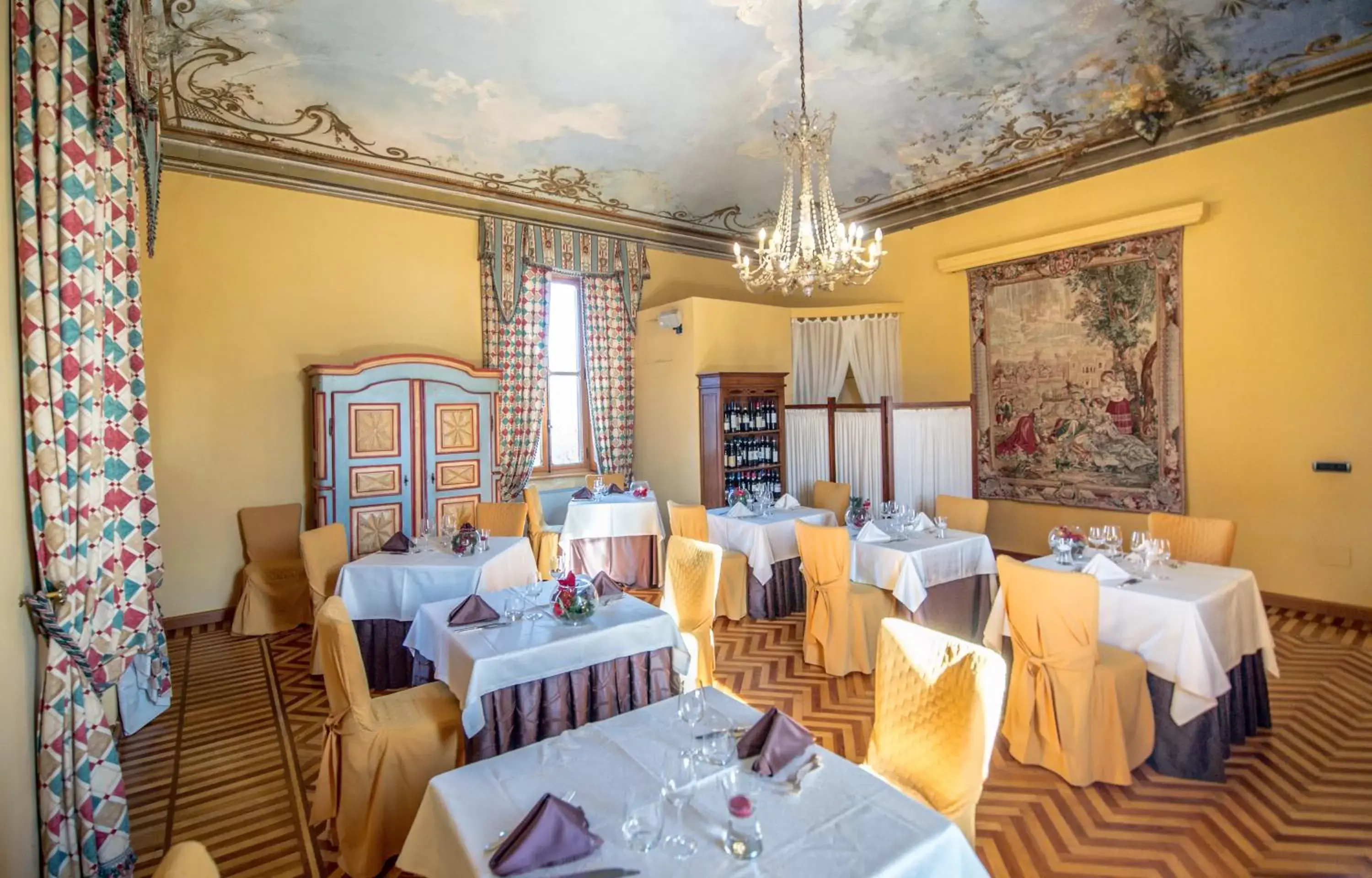 Restaurant/Places to Eat in Castello Rosso