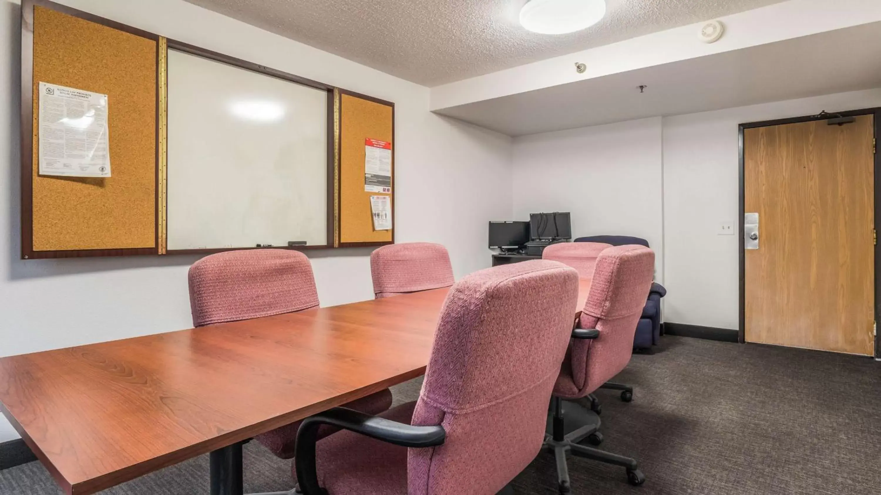 Meeting/conference room in Motel 6-Elk Grove Village, IL