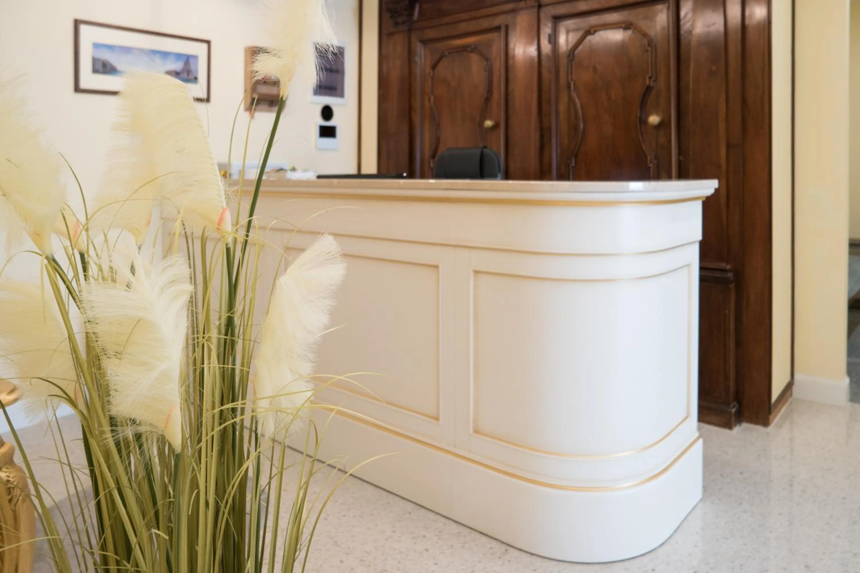 Lobby or reception in Guest House Train Station Venice - Atika & Atif