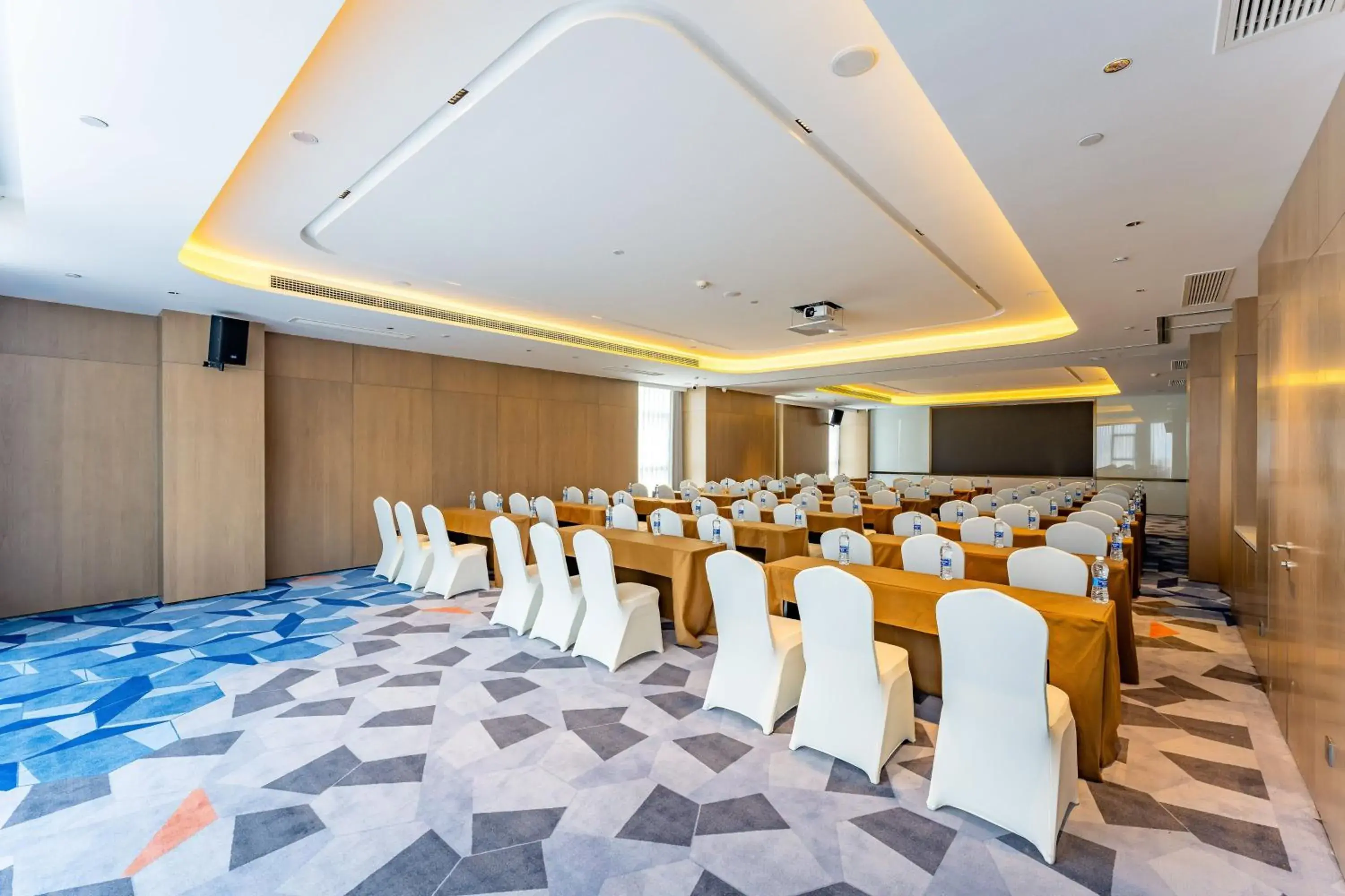 Meeting/conference room in Holiday Inn Express Suzhou Bay, an IHG Hotel