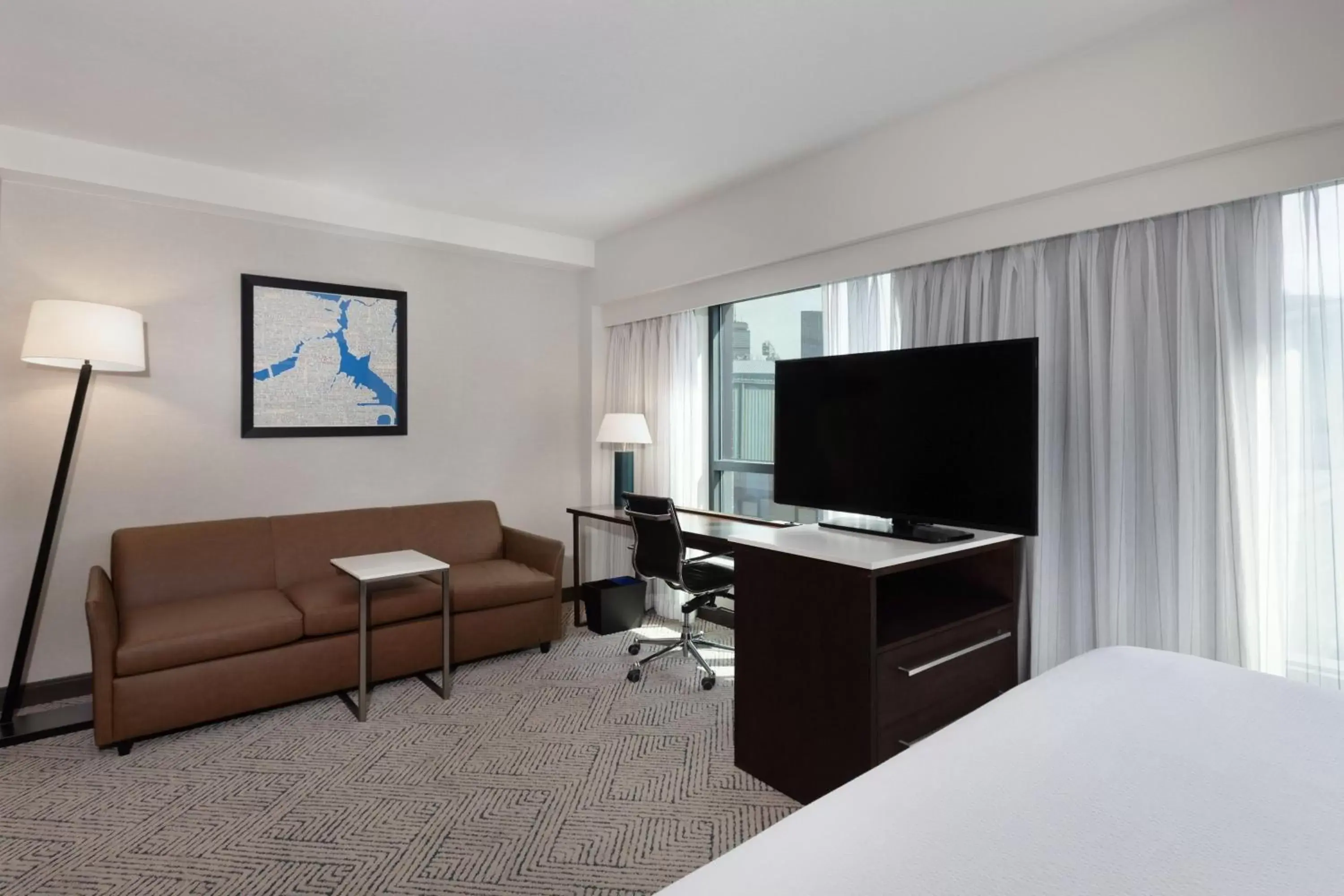 Bedroom, TV/Entertainment Center in Residence Inn by Marriott Boston Back Bay/Fenway