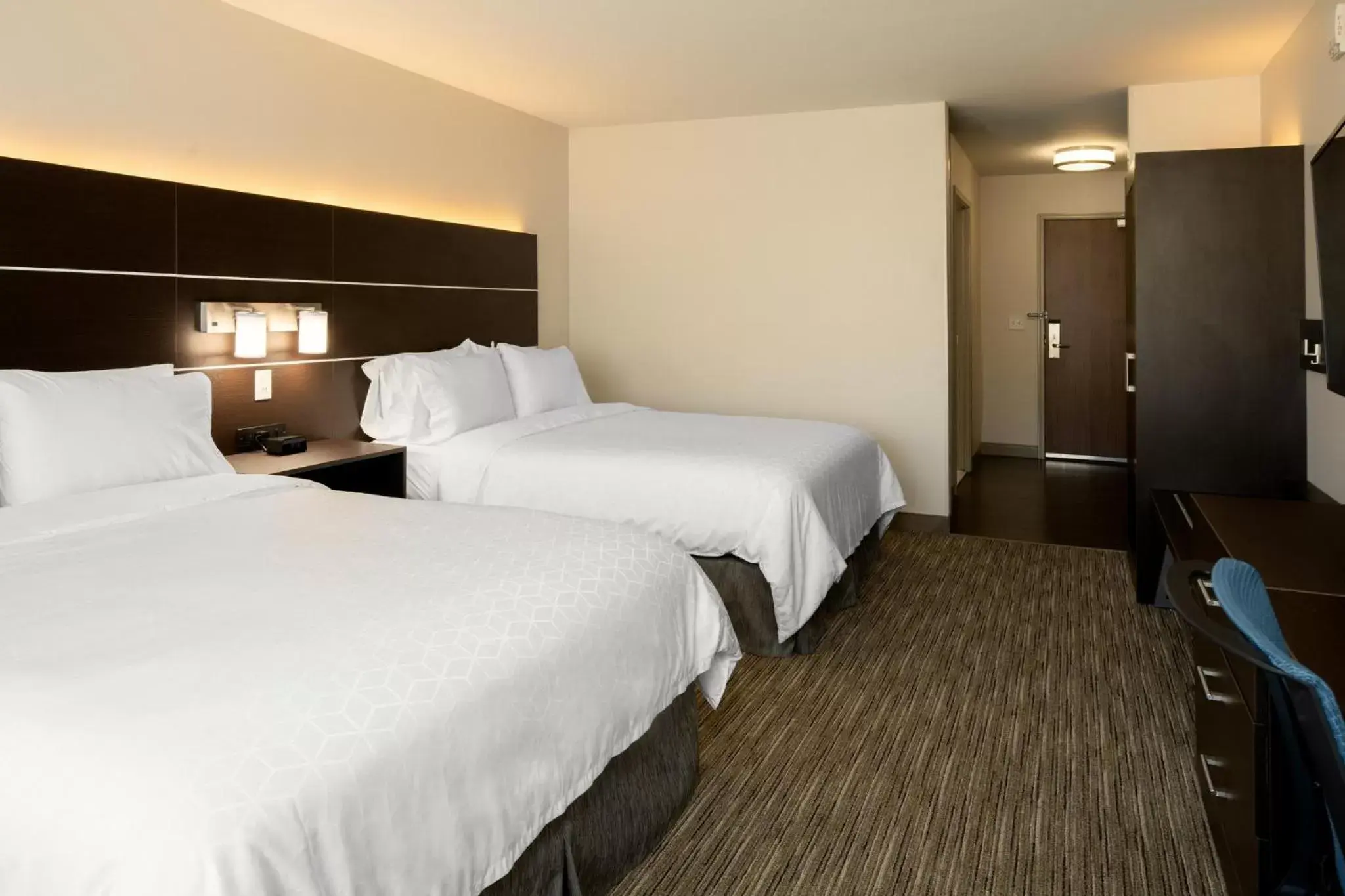 Photo of the whole room, Bed in Holiday Inn Express & Suites - Bullhead City , an IHG Hotel