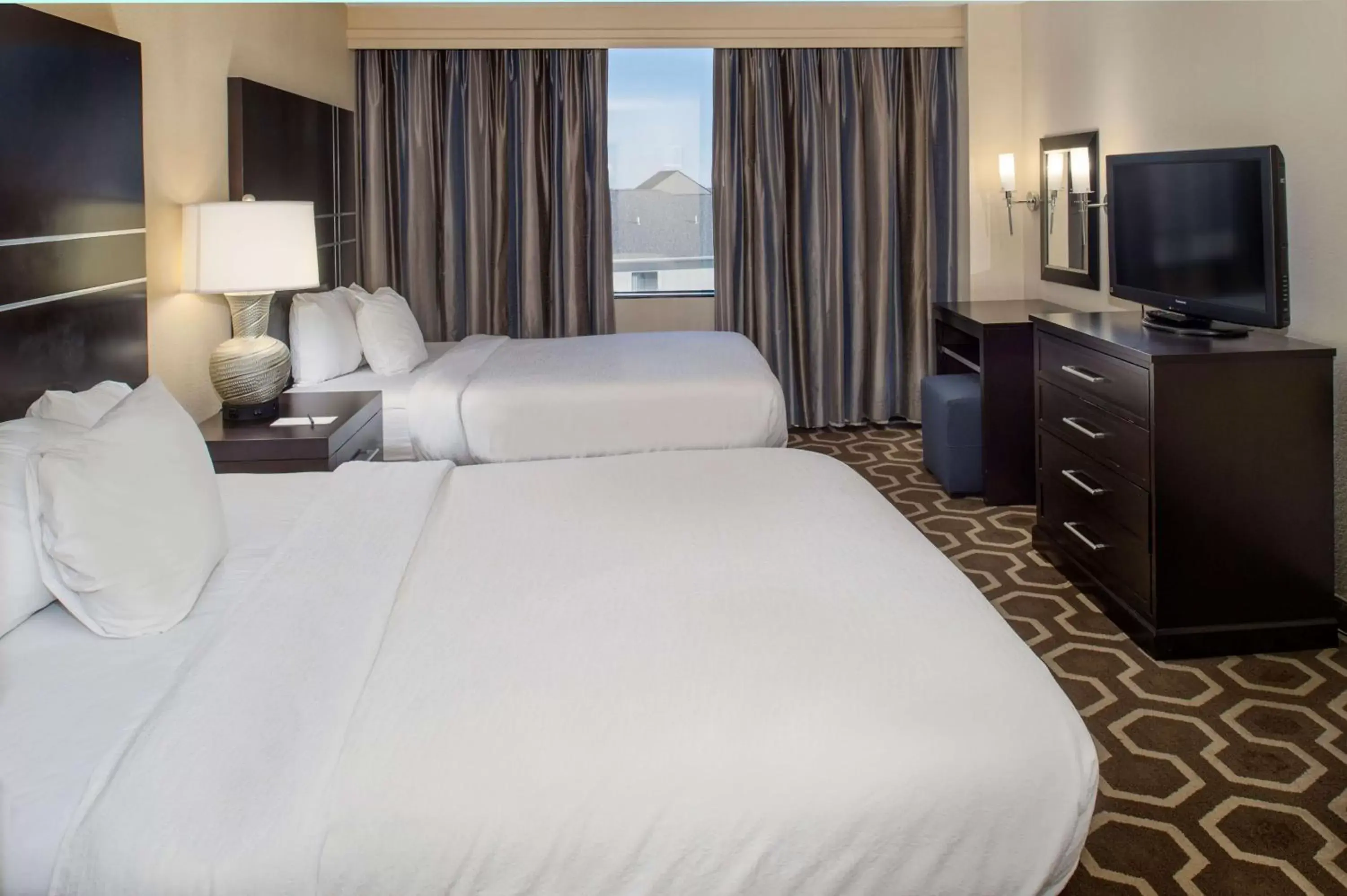 Bedroom, Bed in Embassy Suites by Hilton St Louis Airport