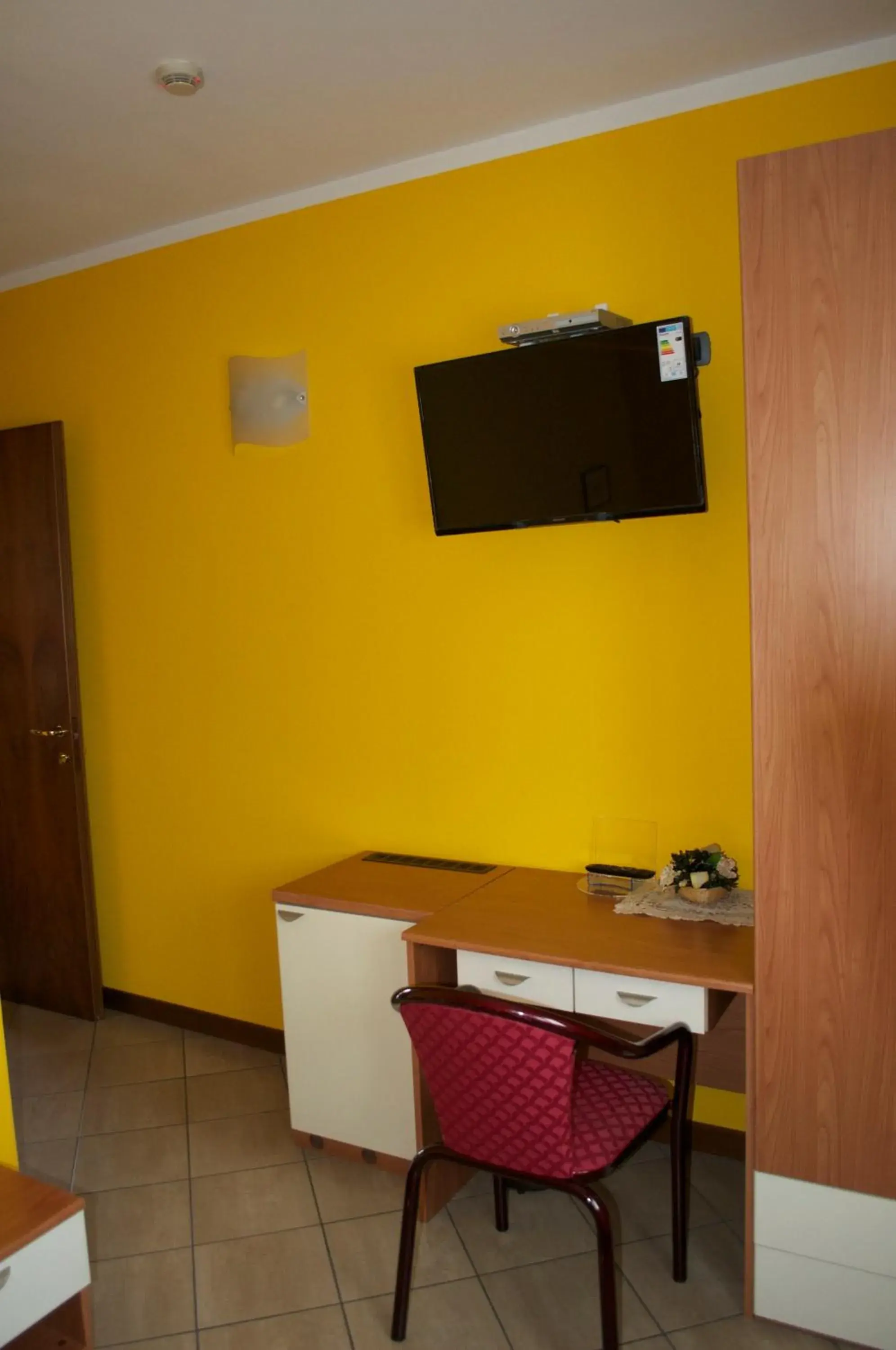 TV and multimedia, Dining Area in Hotel Mantova Sud