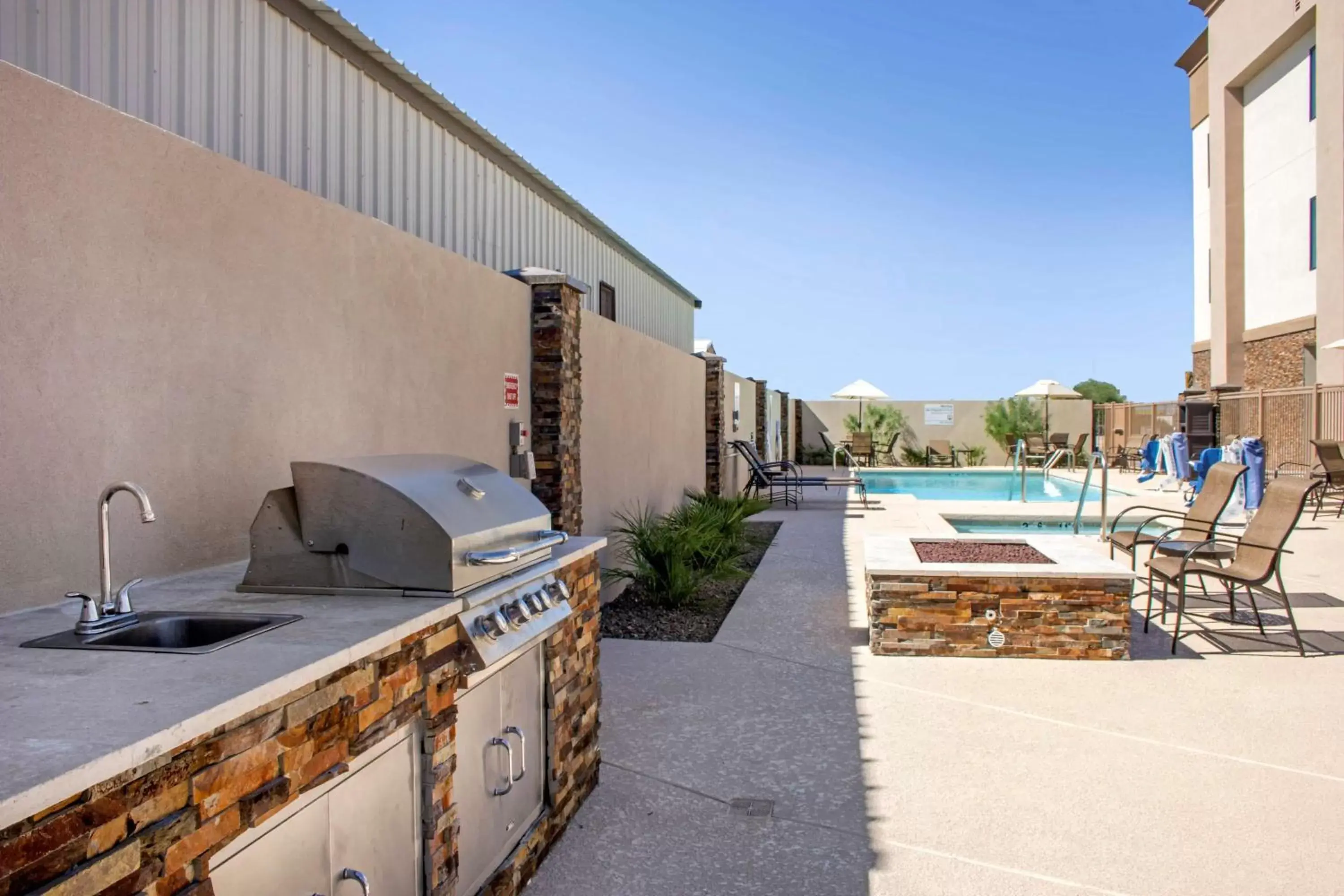 Patio, Swimming Pool in Hampton Inn Parker, AZ