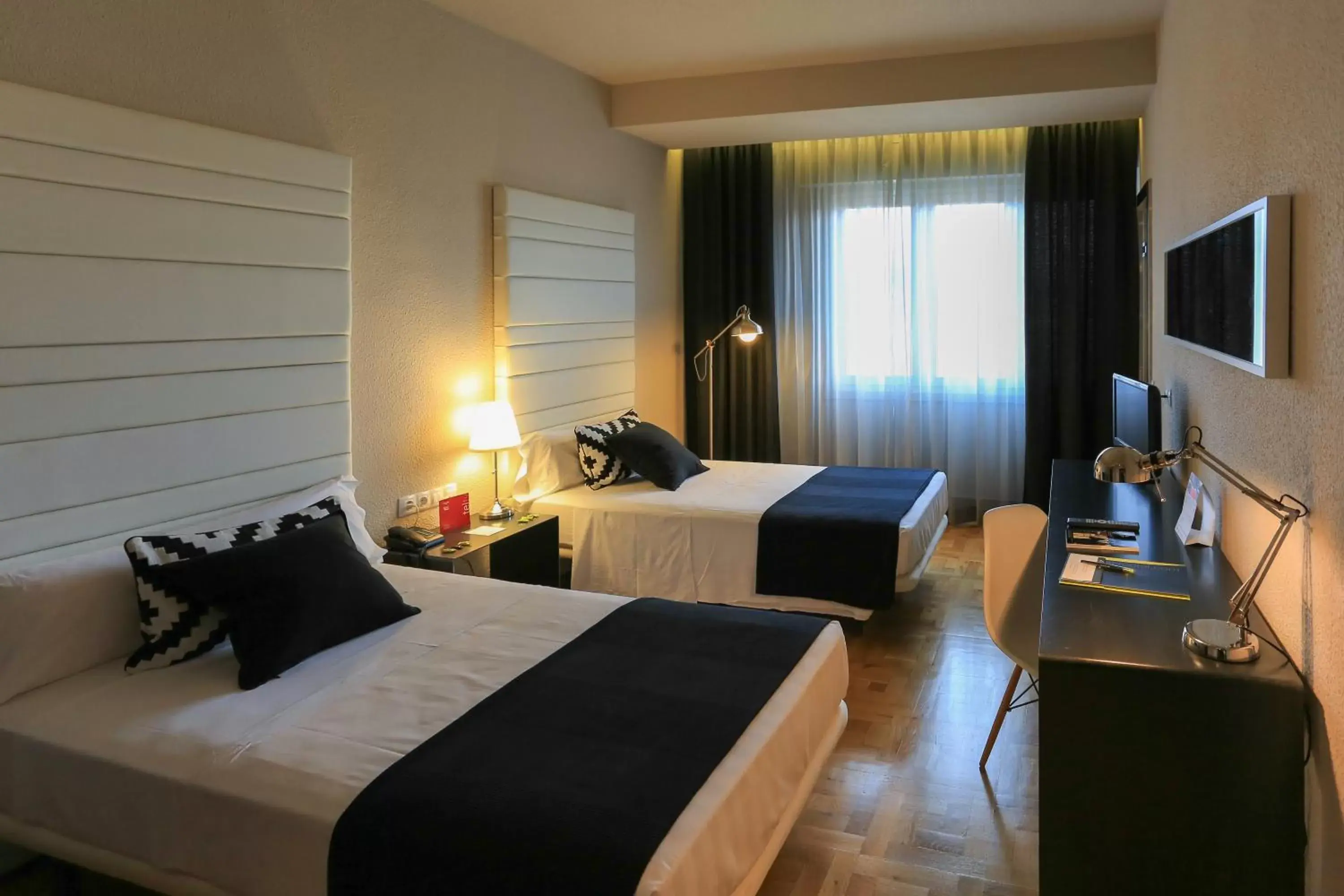 Property building, Bed in Hotel Leyre