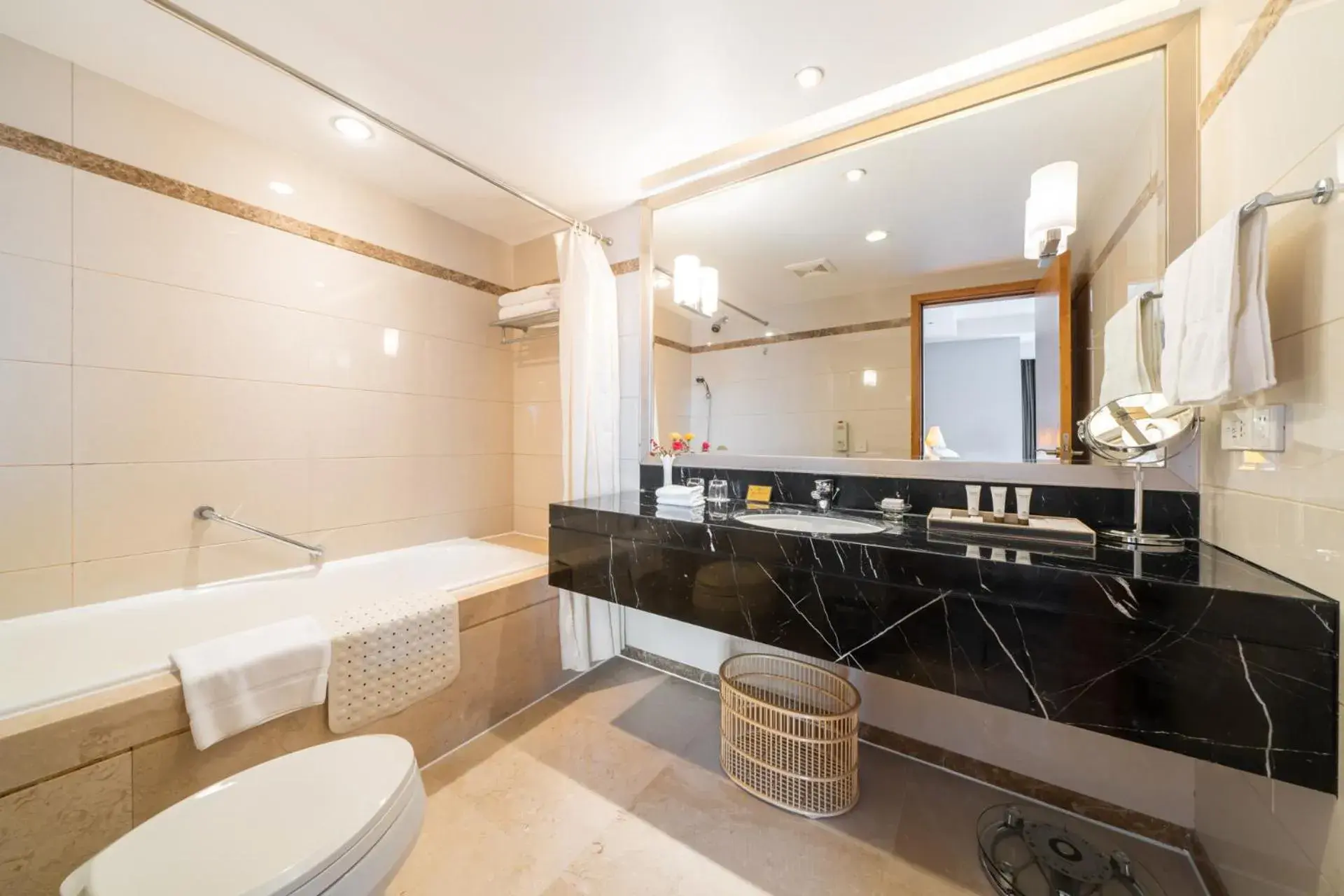 Bathroom in Maritim Hotel Taicang Garden