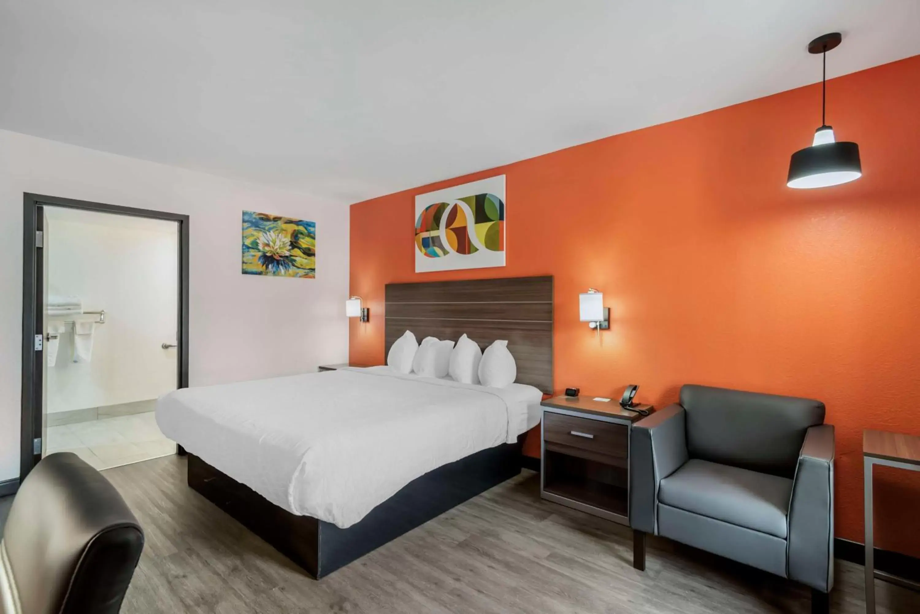 King Room with Roll-In Shower - Disability Access/Non-Smoking in Best Western Statesville Inn King Room with Roll-In Shower - Disability Access/Non-Smoking in Best Western Statesville Inn