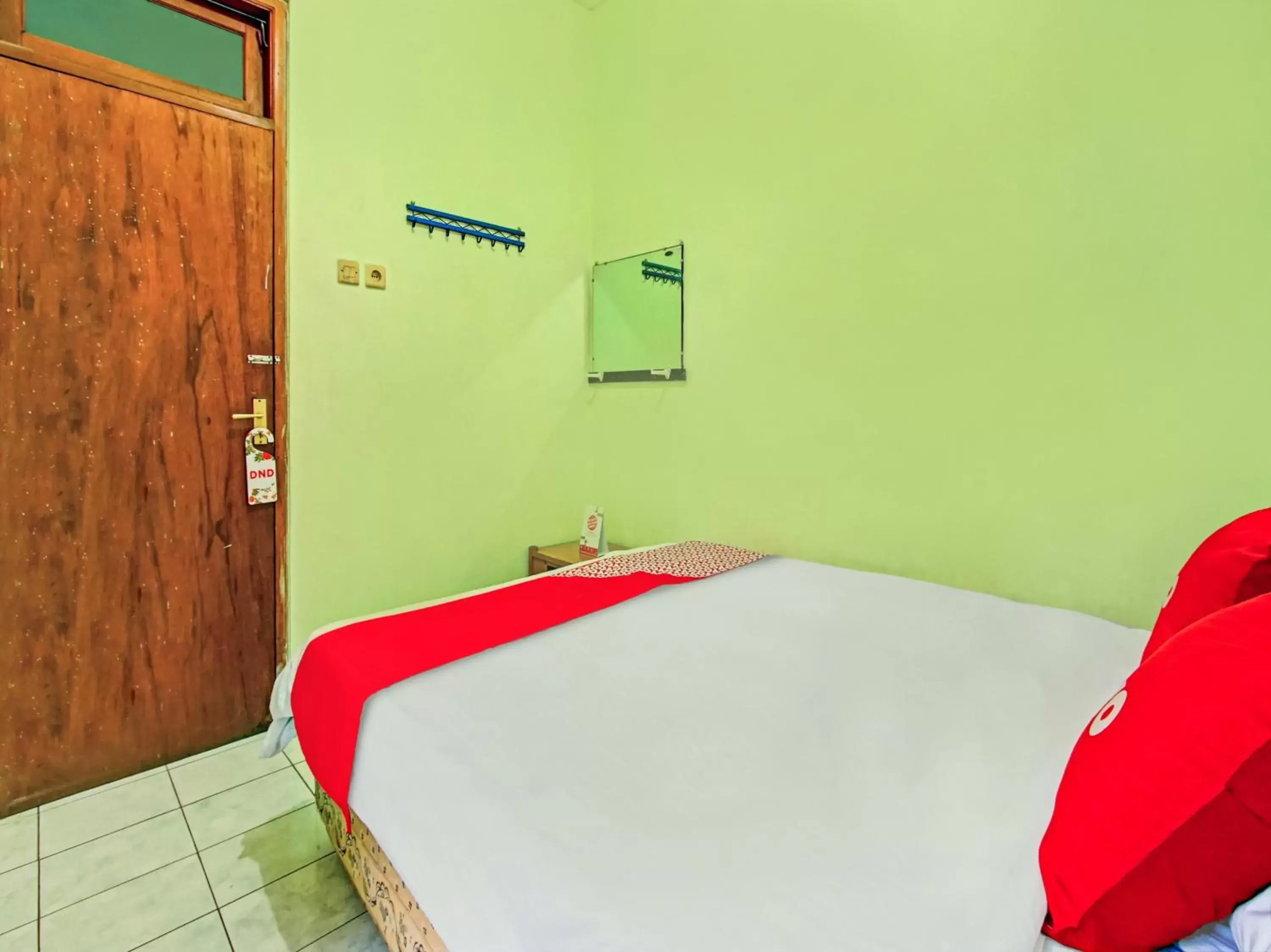 Bedroom in SUPER OYO 90031 Villa Papada