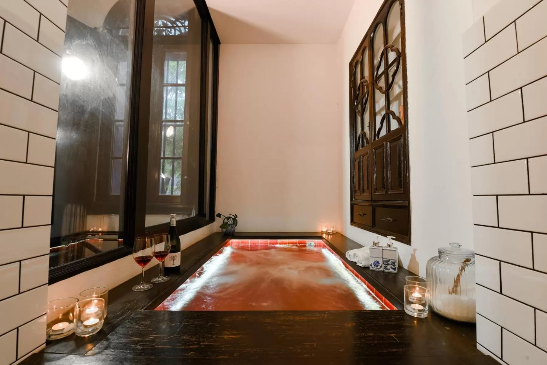 Bathroom, Bed in Cheong Fatt Tze - The Blue Mansion