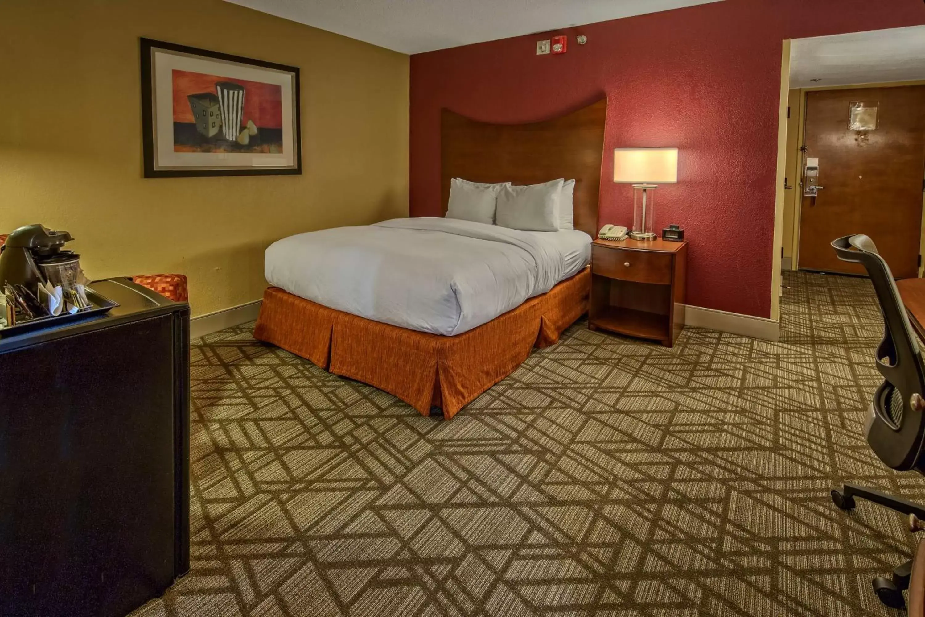 Bedroom, Bed in DoubleTree by Hilton Hotel Oak Ridge - Knoxville