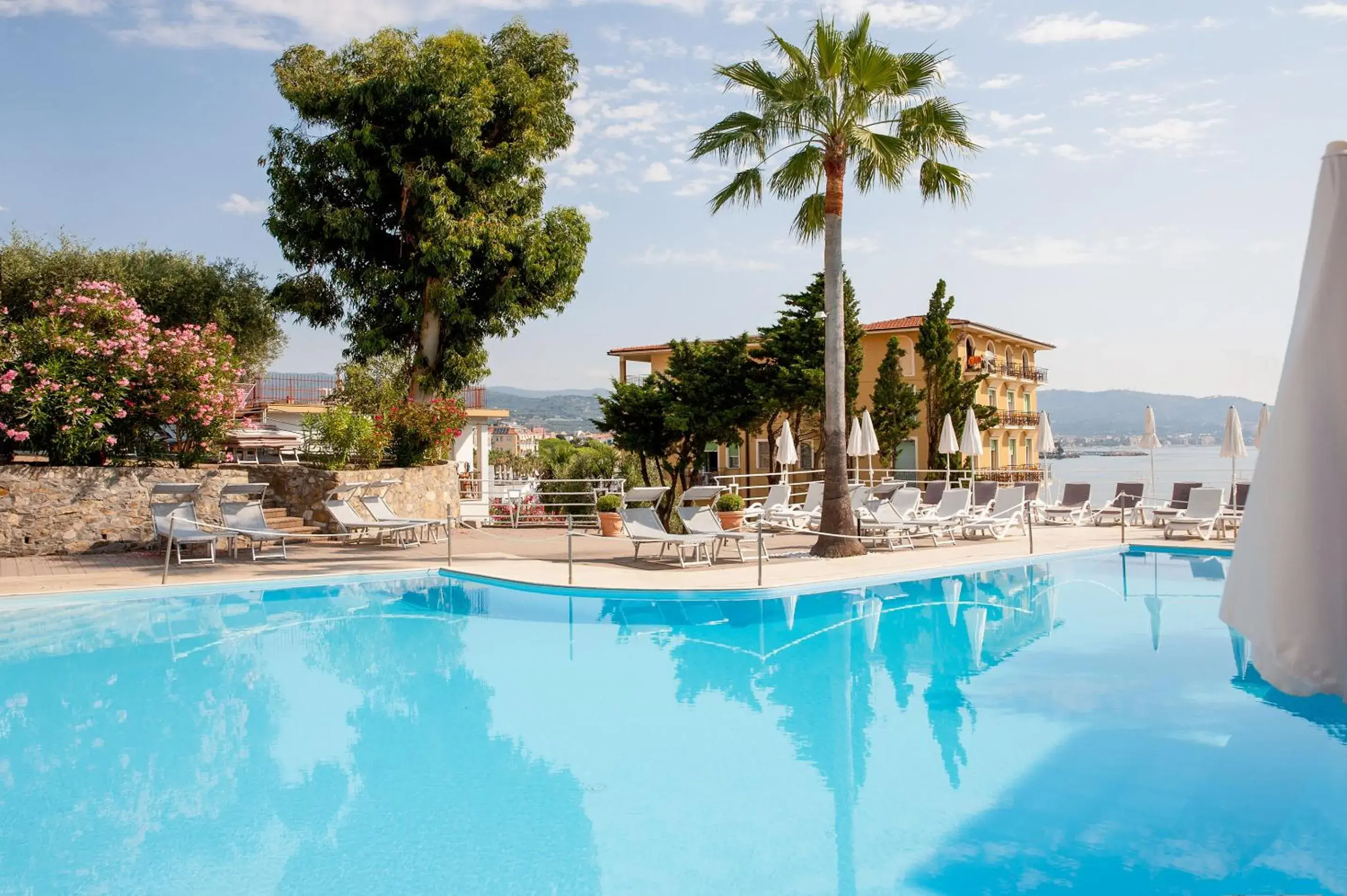 Swimming Pool in Hotel Moresco