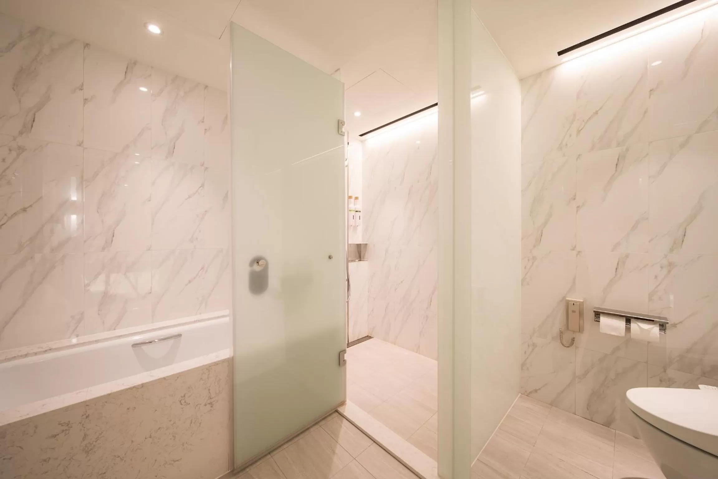 Bathroom in Caesar Metro Taipei