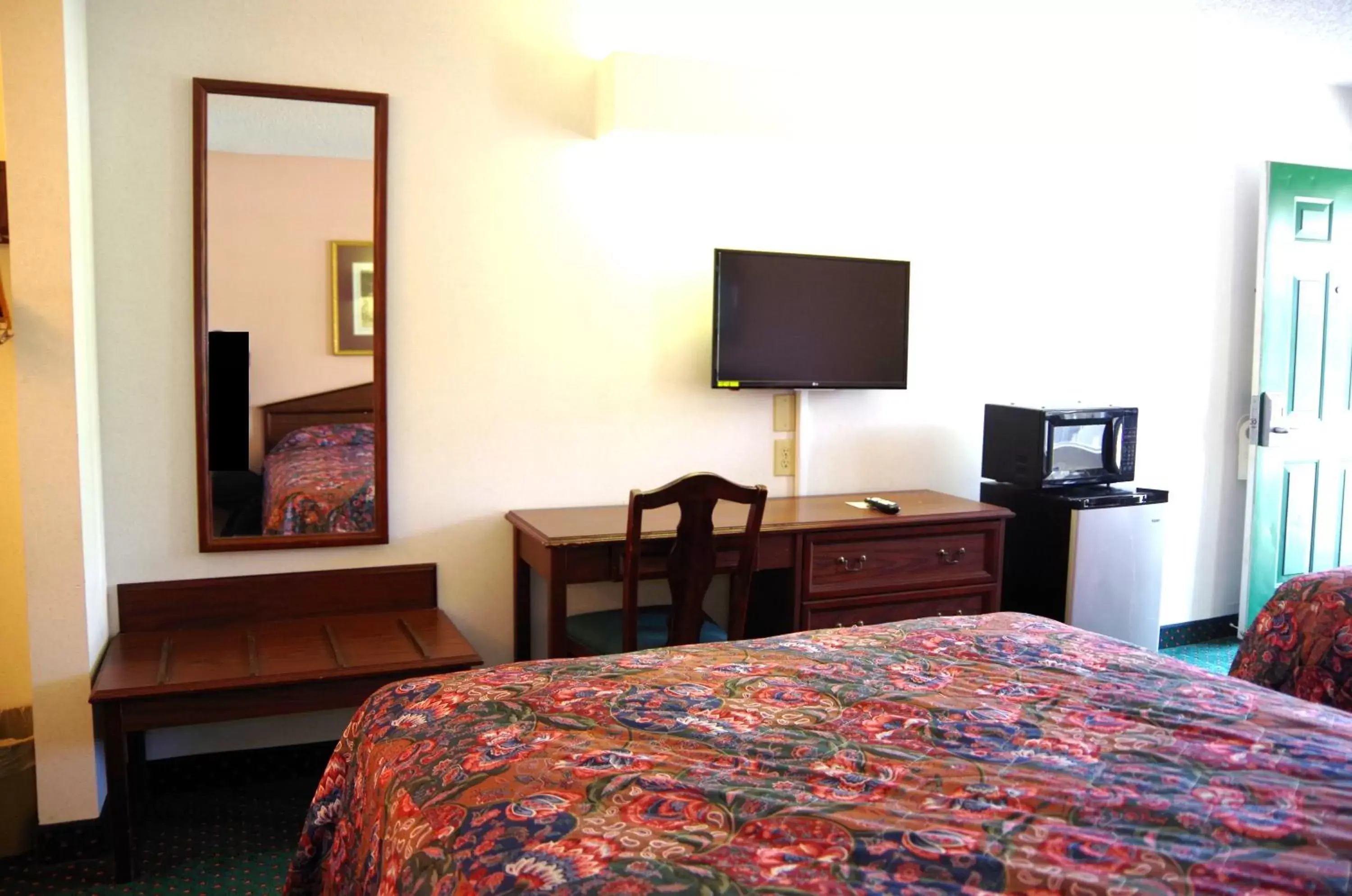 Photo of the whole room, Room Photo in American Motel - Lenoir
