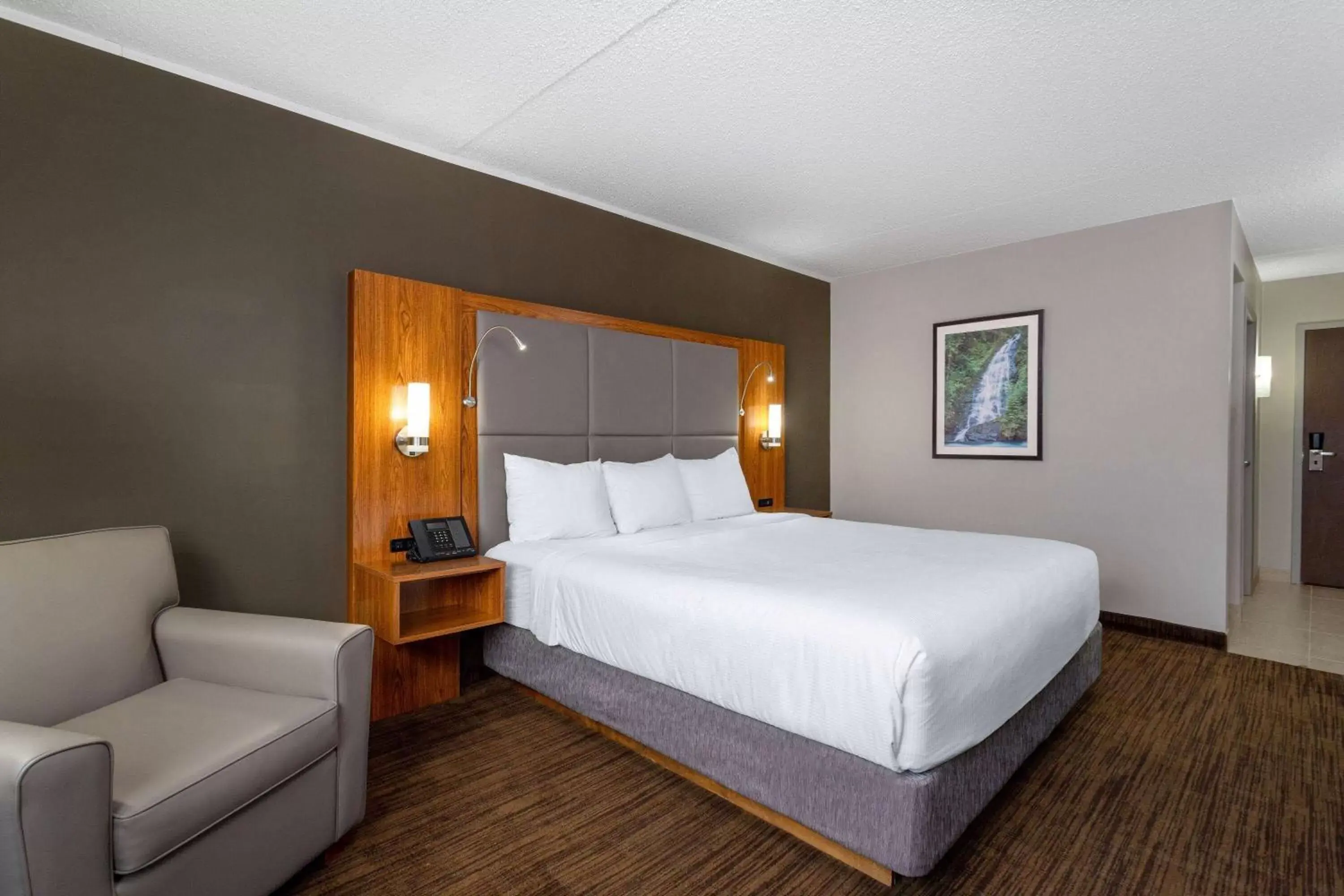 Photo of the whole room, Bed in Ramada by Wyndham Northern Grand Hotel & Conference Centre