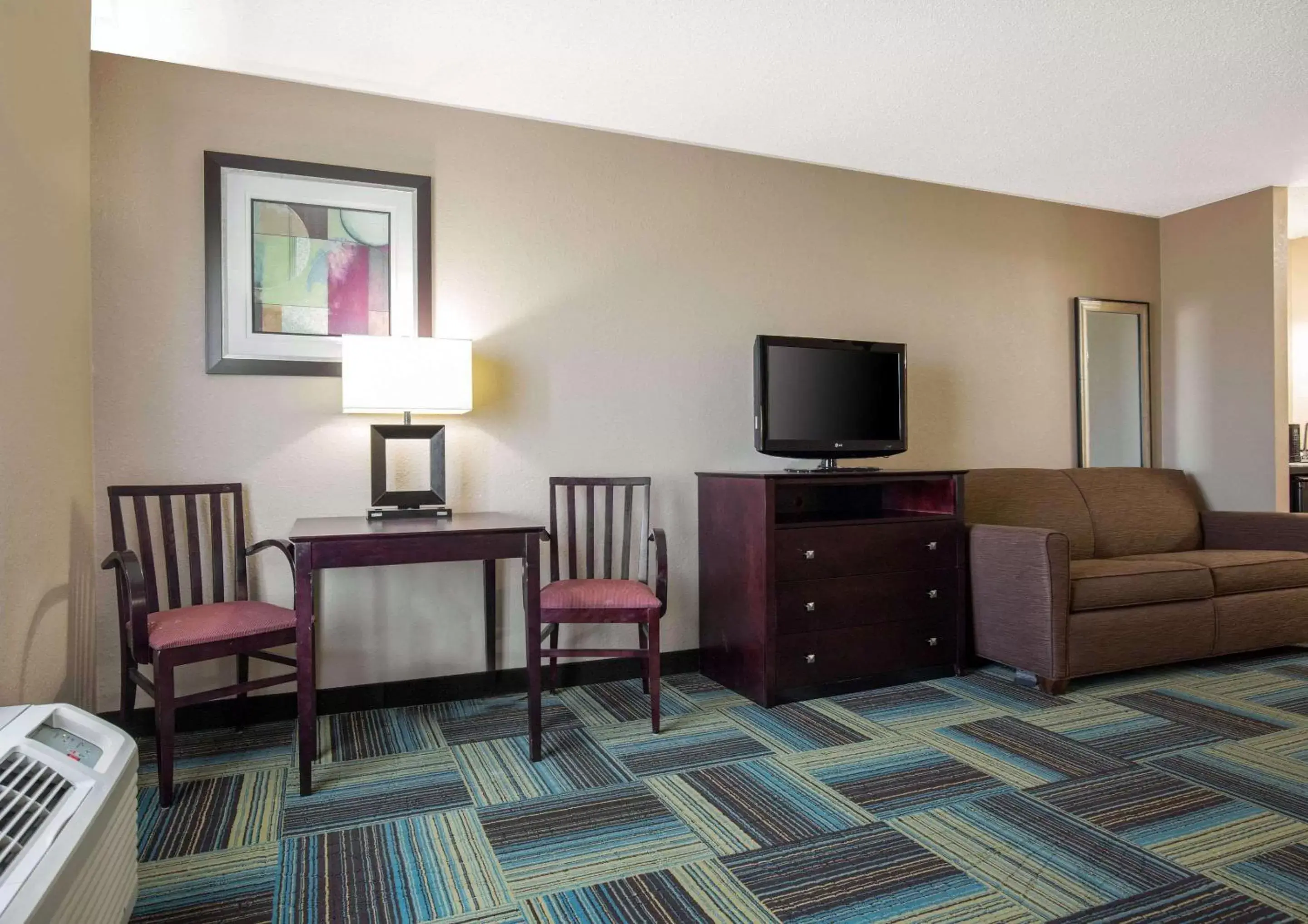 Photo of the whole room, TV/Entertainment Center in Quality Inn & Suites Arnold