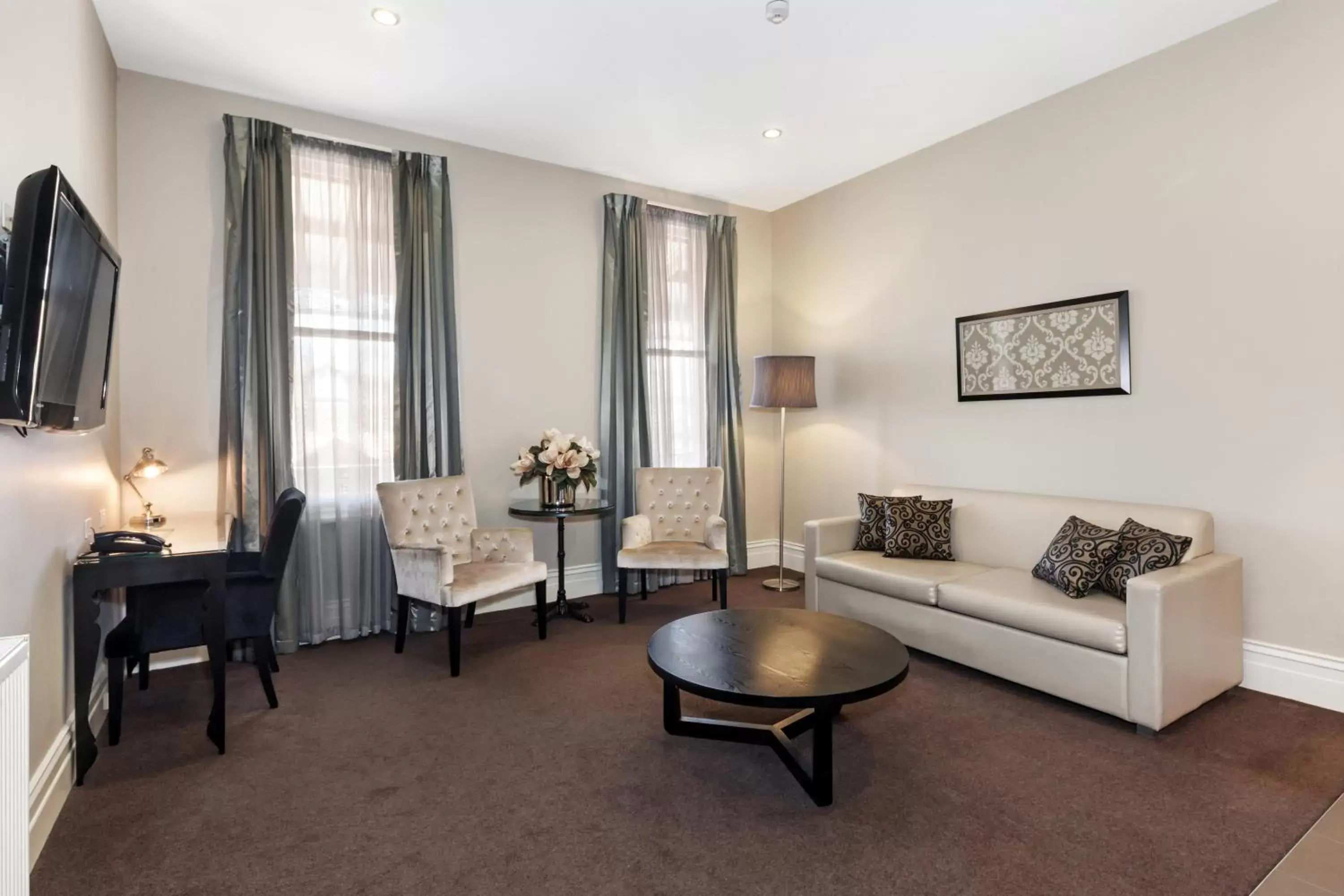 Living room, Seating Area in Quality Inn The George Hotel Ballarat