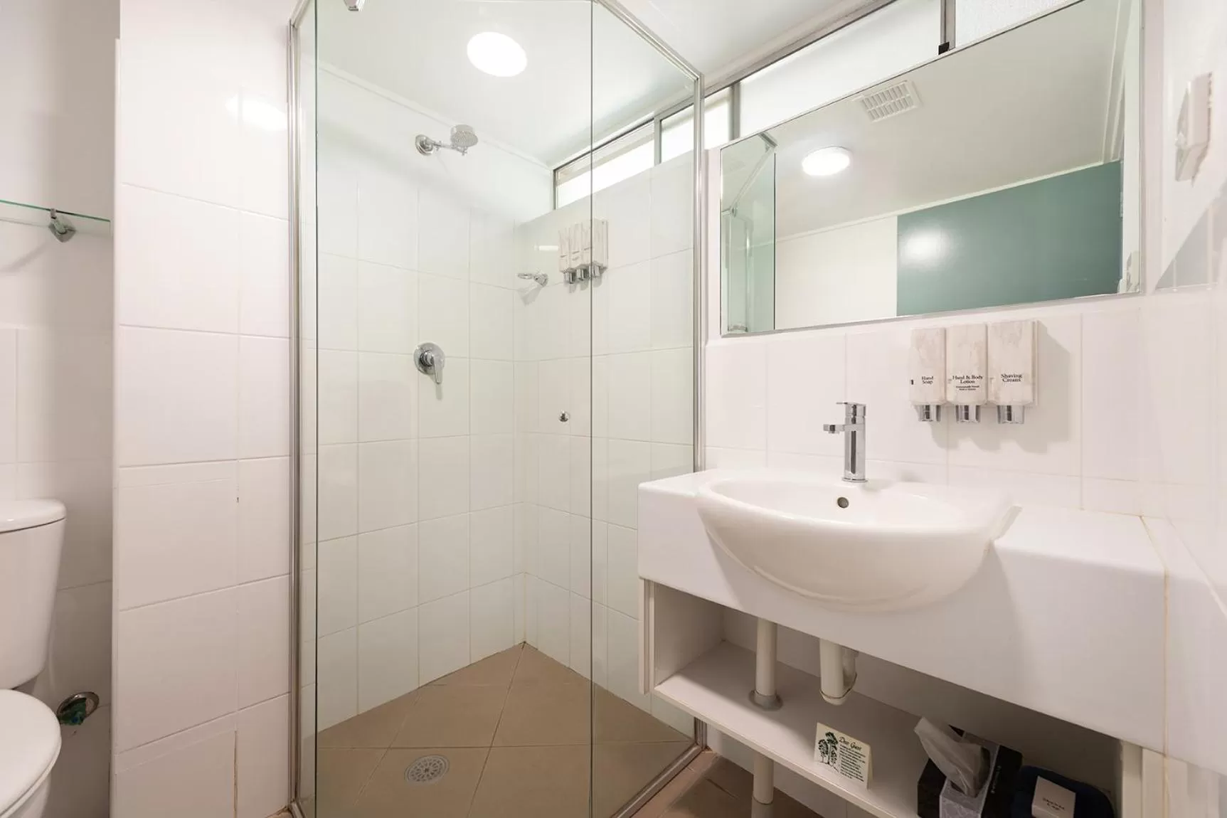 Bathroom in Fitzroy Motor Inn