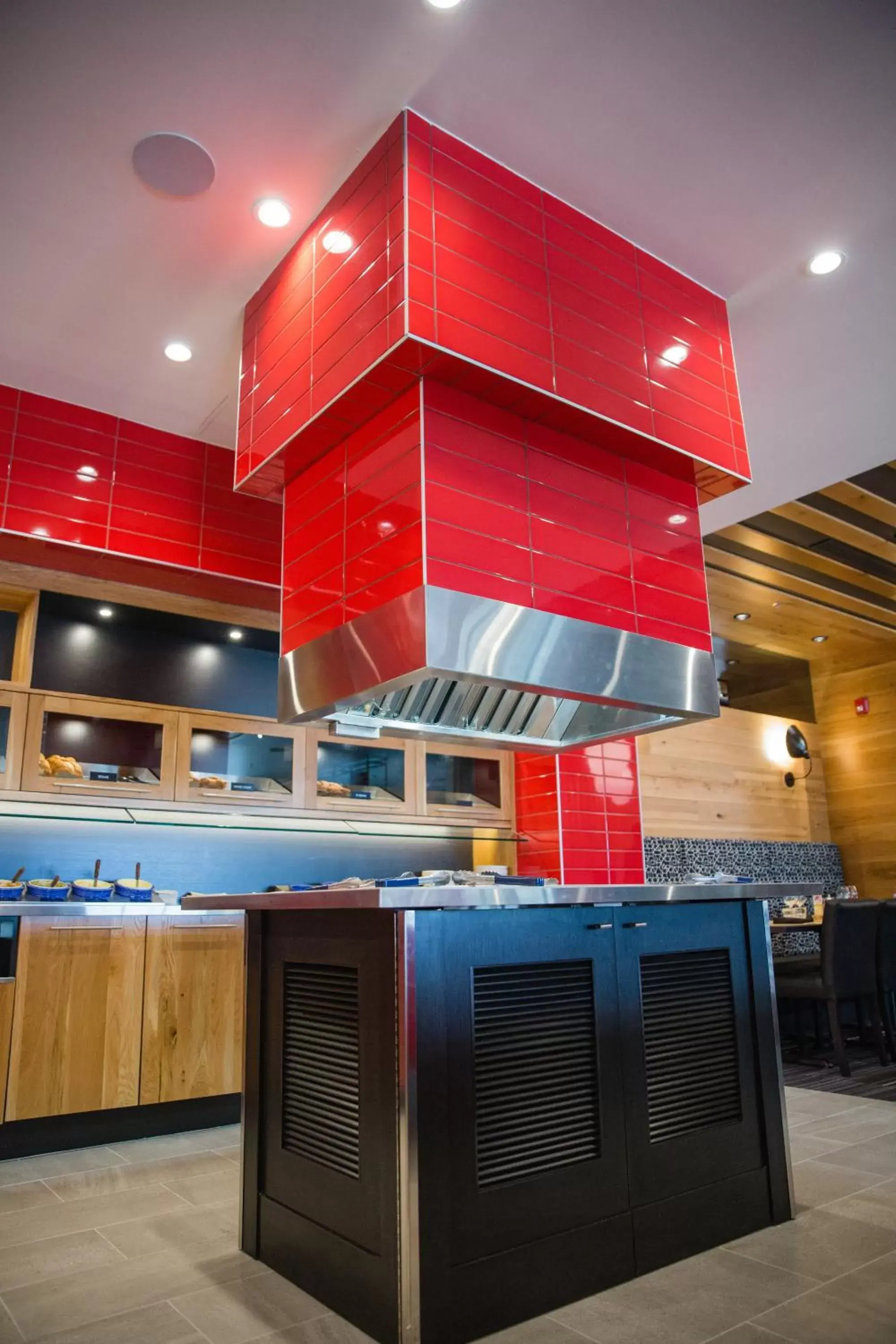 Restaurant/places to eat, Kitchen/Kitchenette in Holiday Inn Hotel & Suites Calgary South - Conference Ctr, an IHG Hotel