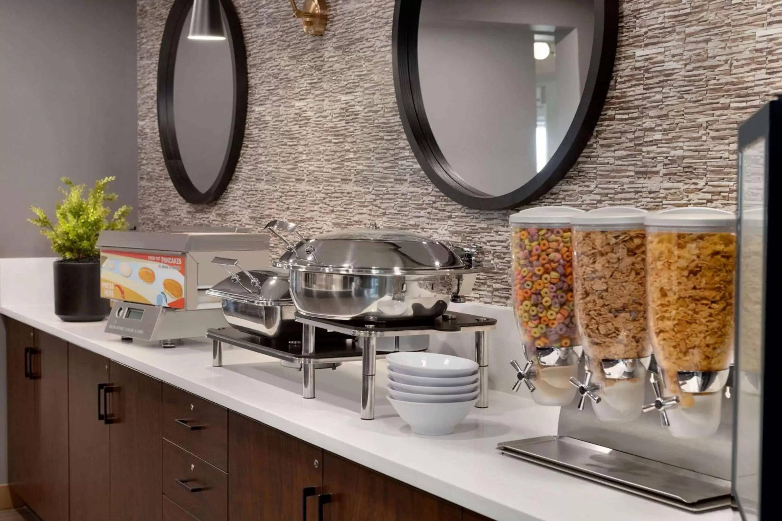 Restaurant/places to eat in Microtel Inn & Suites by Wyndham Estevan Restaurant/places to eat in Microtel Inn & Suites by Wyndham Estevan