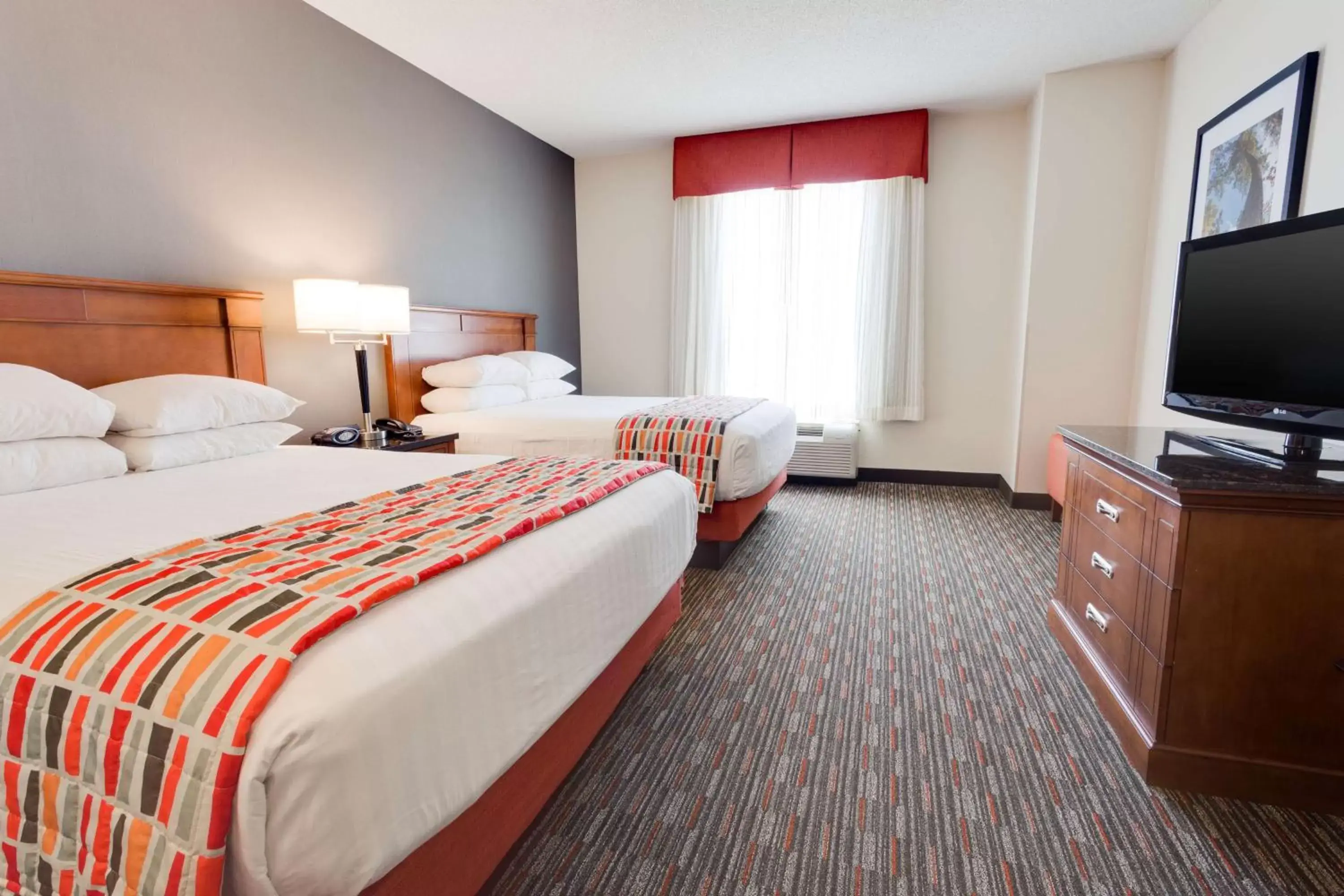 Photo of the whole room, Bed in Drury Inn & Suites Greenville