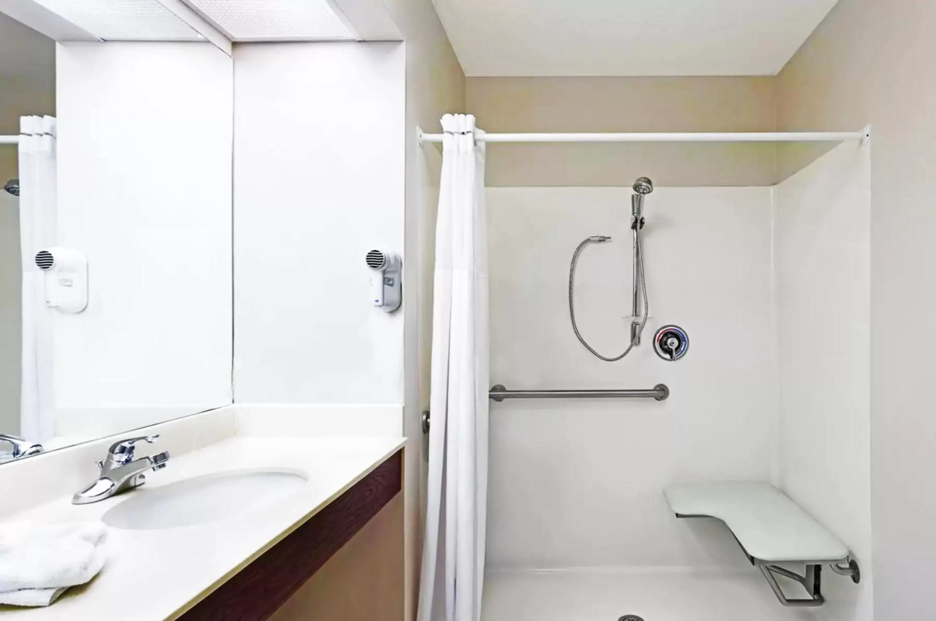 Shower, Bathroom in Baymont by Wyndham Tullahoma