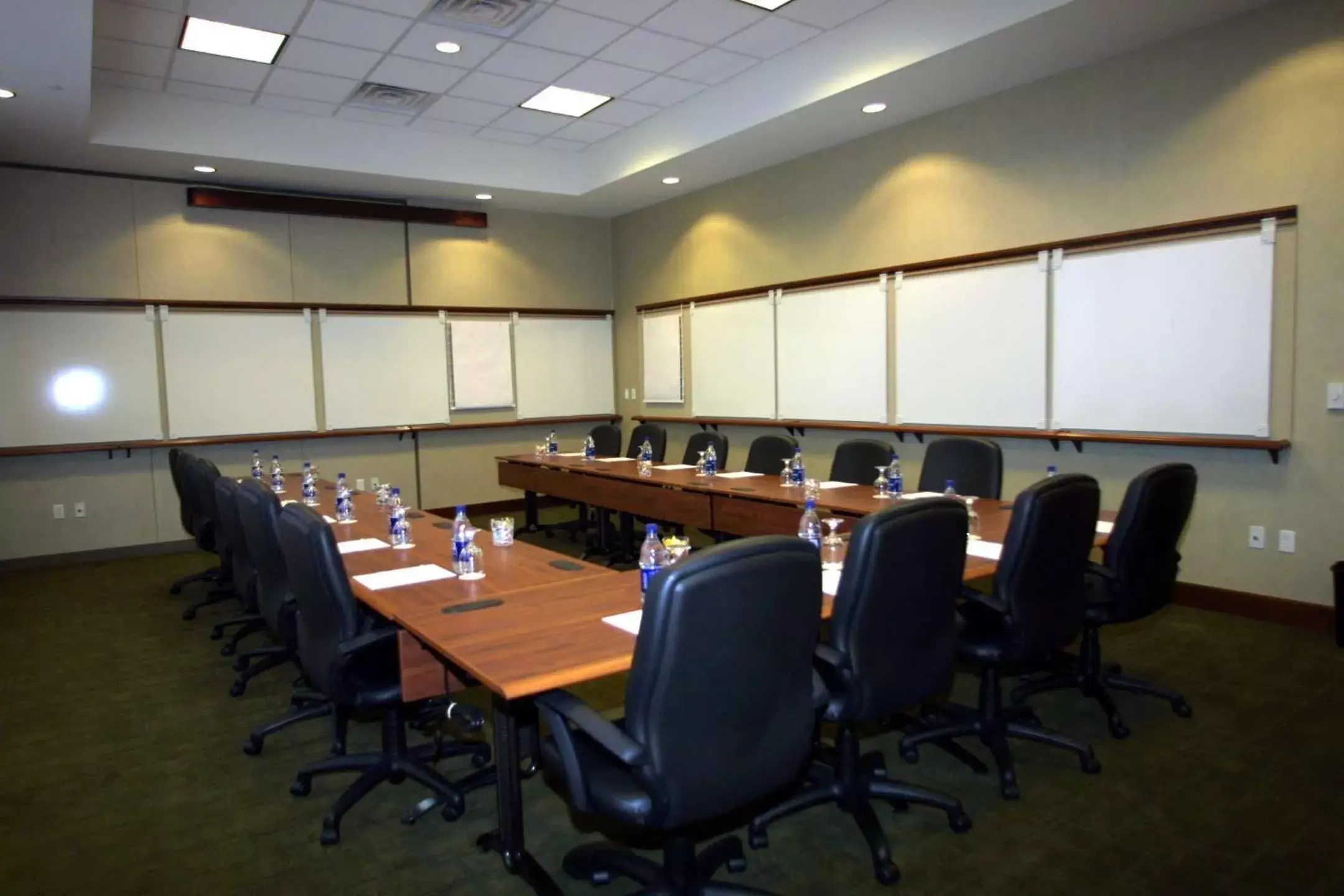 Meeting/conference room in DoubleTree by Hilton Hotel & Executive Meeting Center Omaha-Downtown