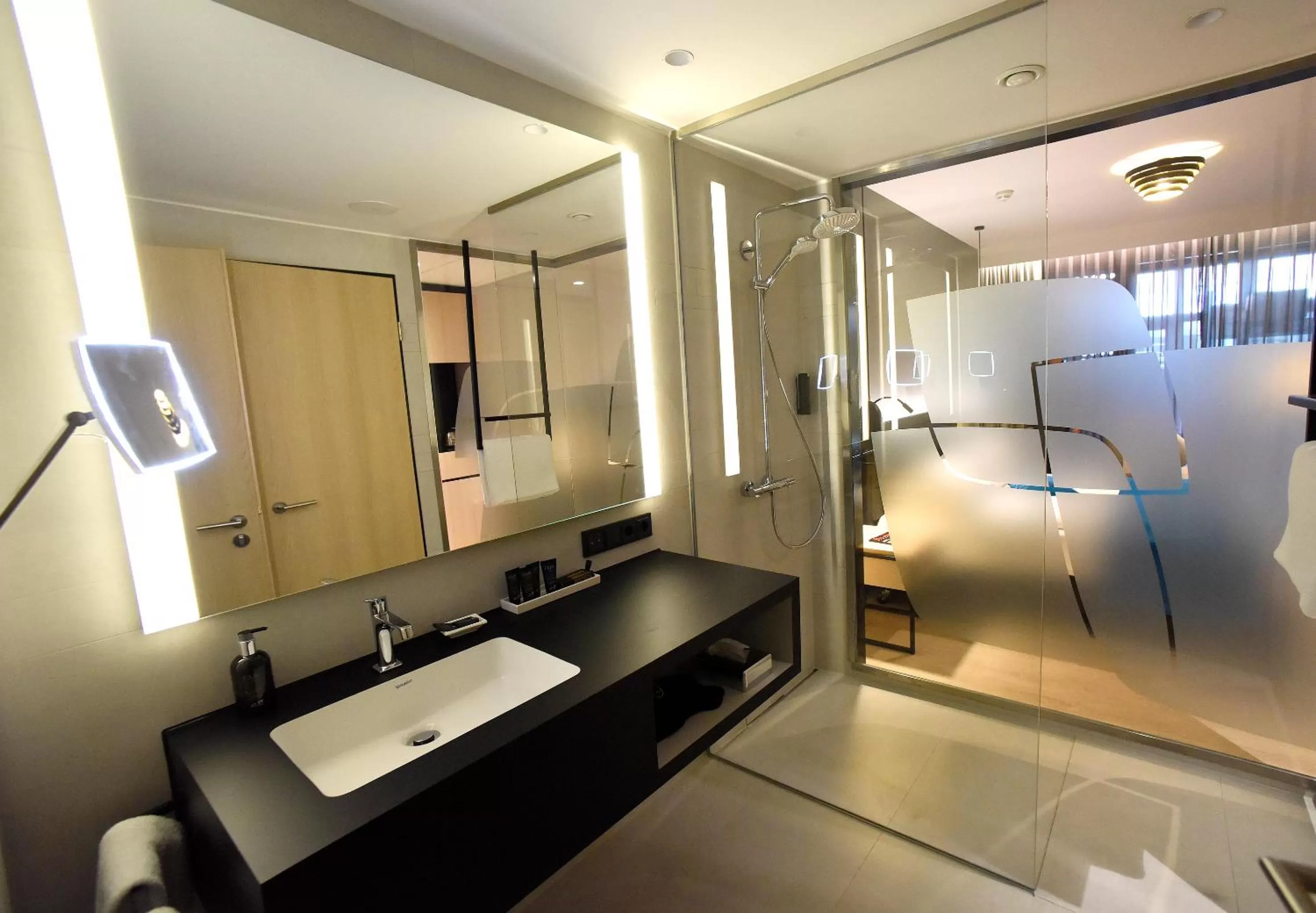 Bathroom, Bed in Radisson Blu Hotel, Mannheim