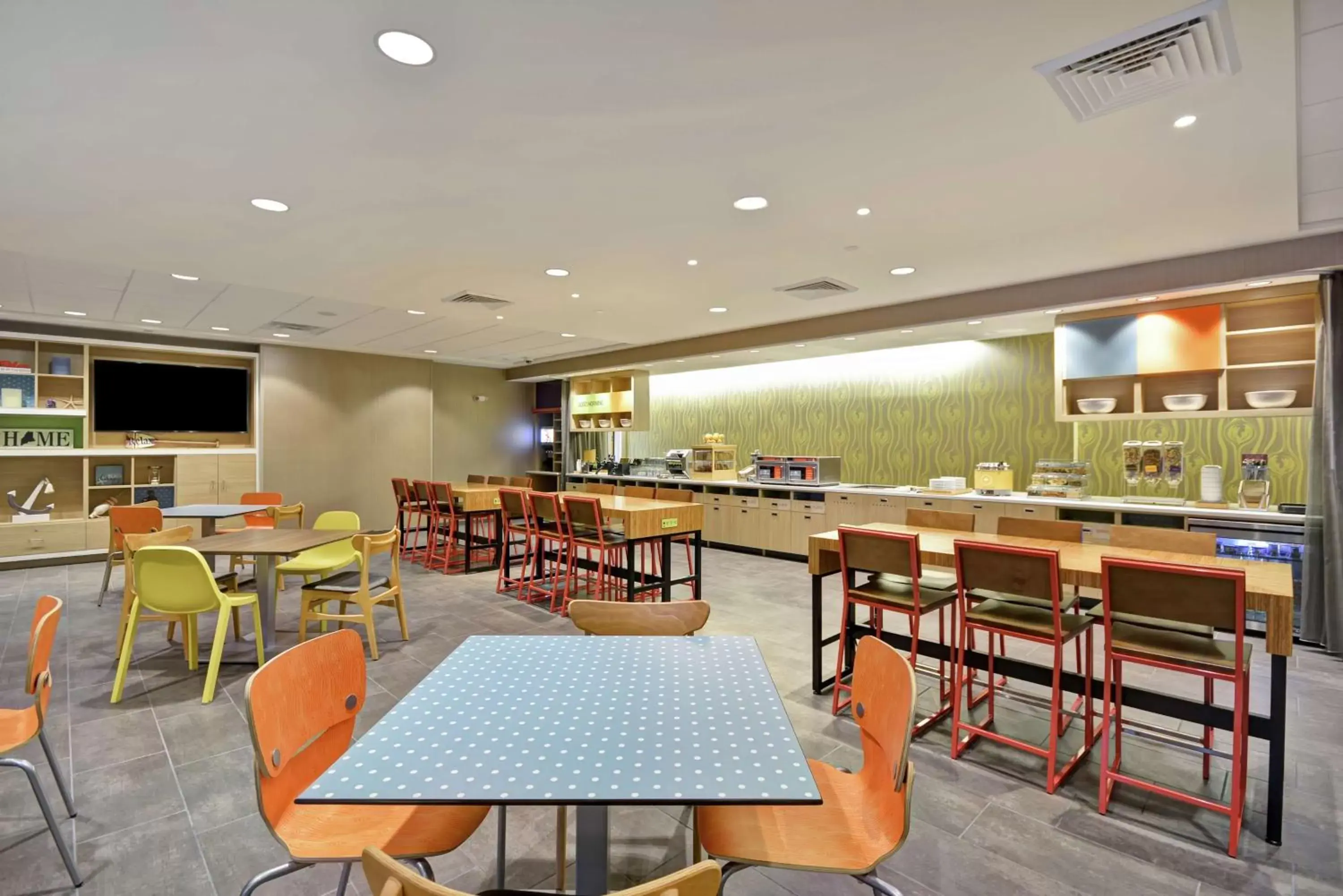 Dining area, Restaurant/Places to Eat in Home2 Suites By Hilton Portland Airport