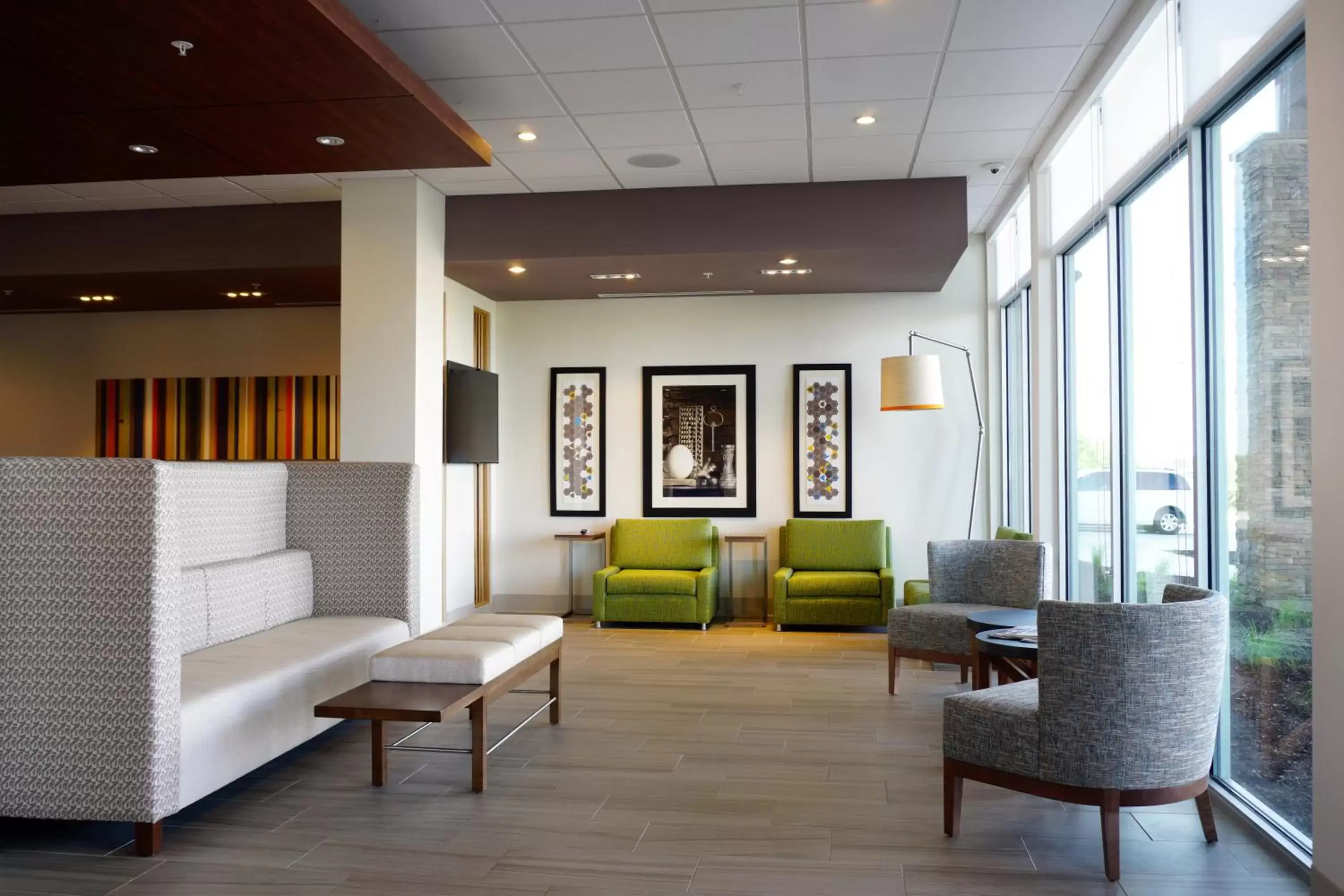 Property building, Lobby/Reception in Holiday Inn Express & Suites Omaha - Millard Area, an IHG Hotel