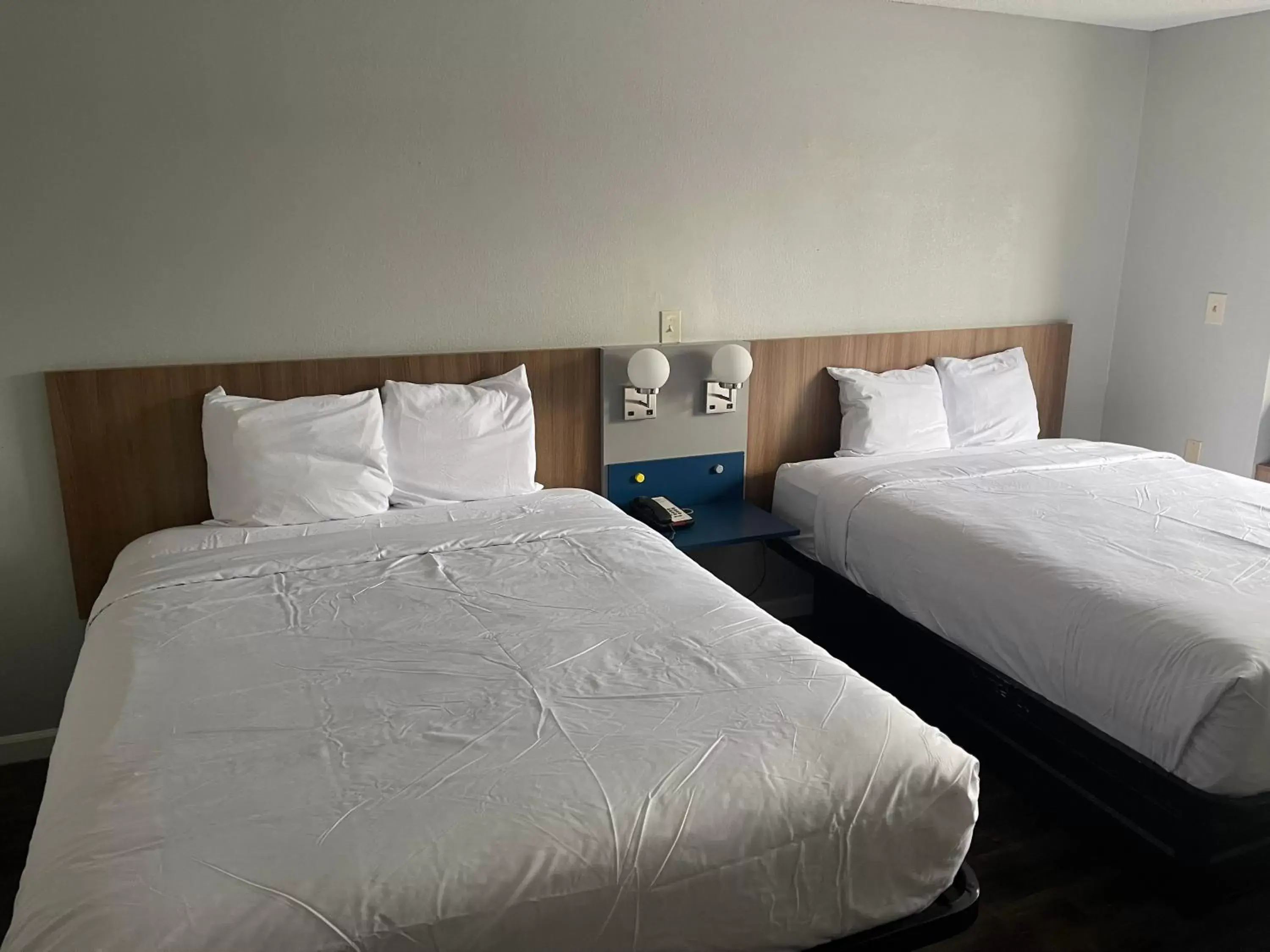 Bed in Microtel Inn by Wyndham Atlanta Airport