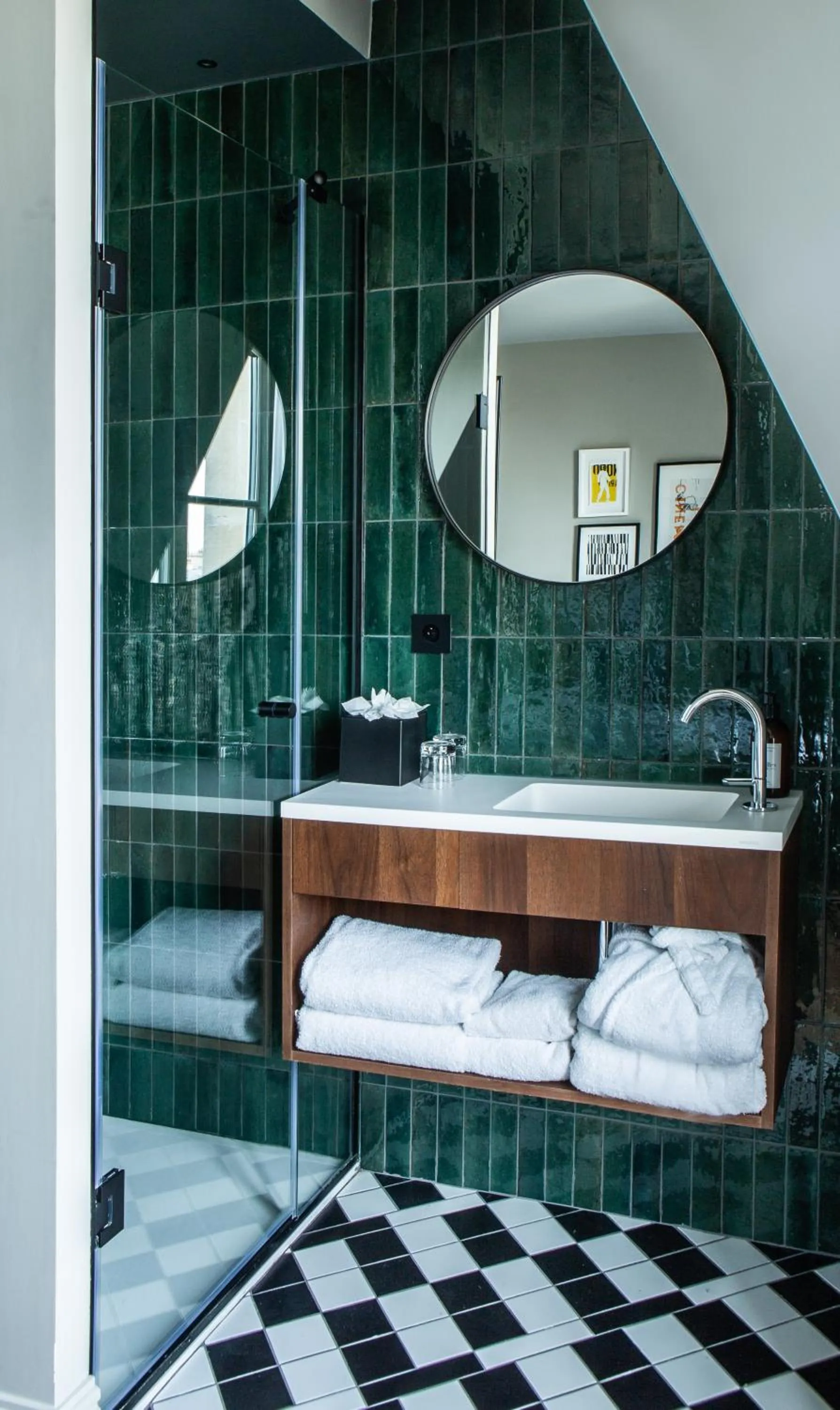 Shower, Bathroom in ibis Styles Paris Gare du Nord TGV