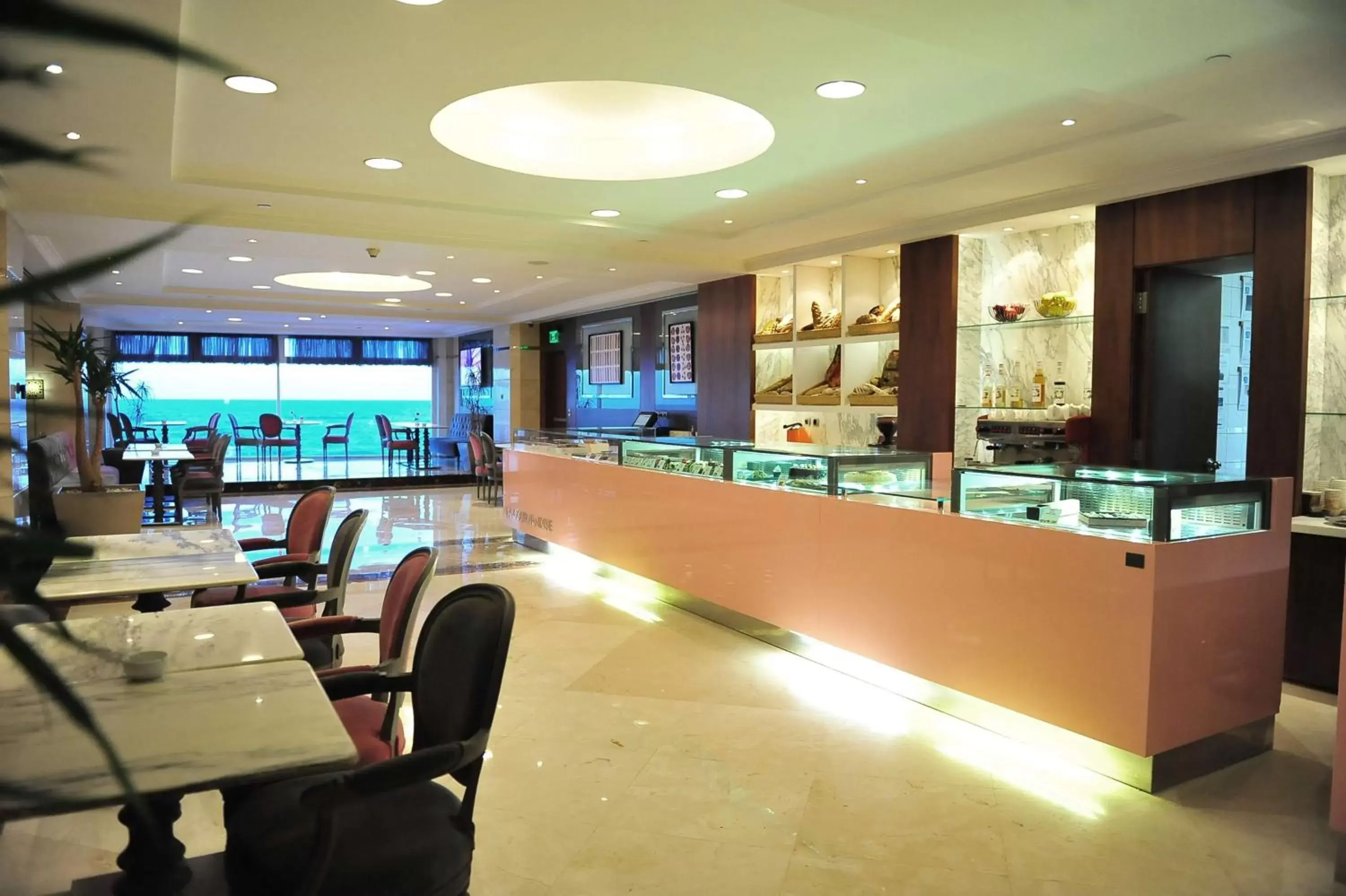 Restaurant/places to eat in Hilton Alexandria Corniche