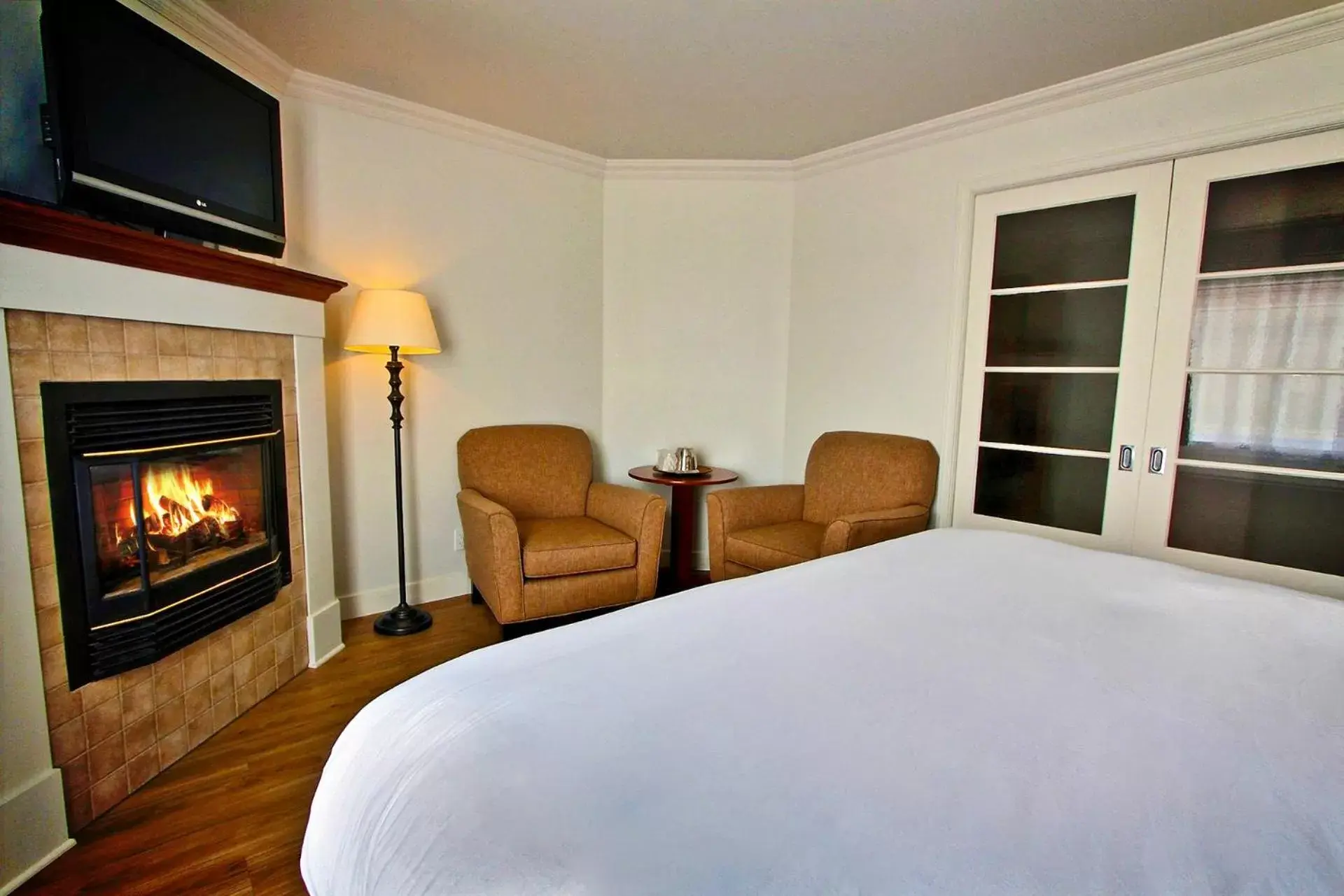 Photo of the whole room, Bed in Hôtel l'Empress Photo of the whole room, Bed in Hôtel l'Empress