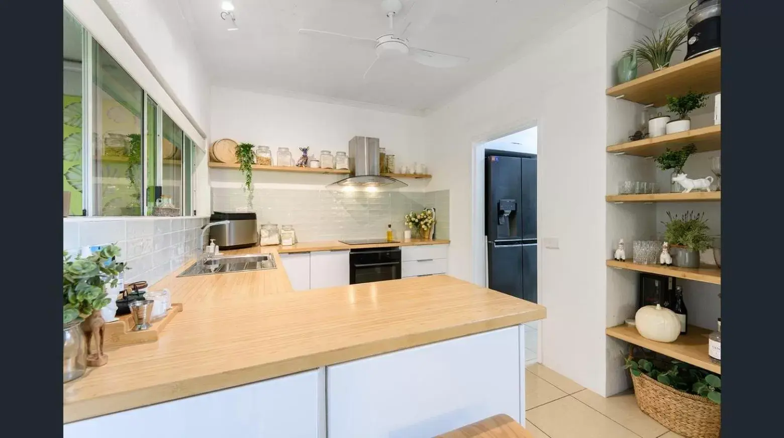 Kitchen or kitchenette, Kitchen/Kitchenette in Reef Resort Villas Port Douglas