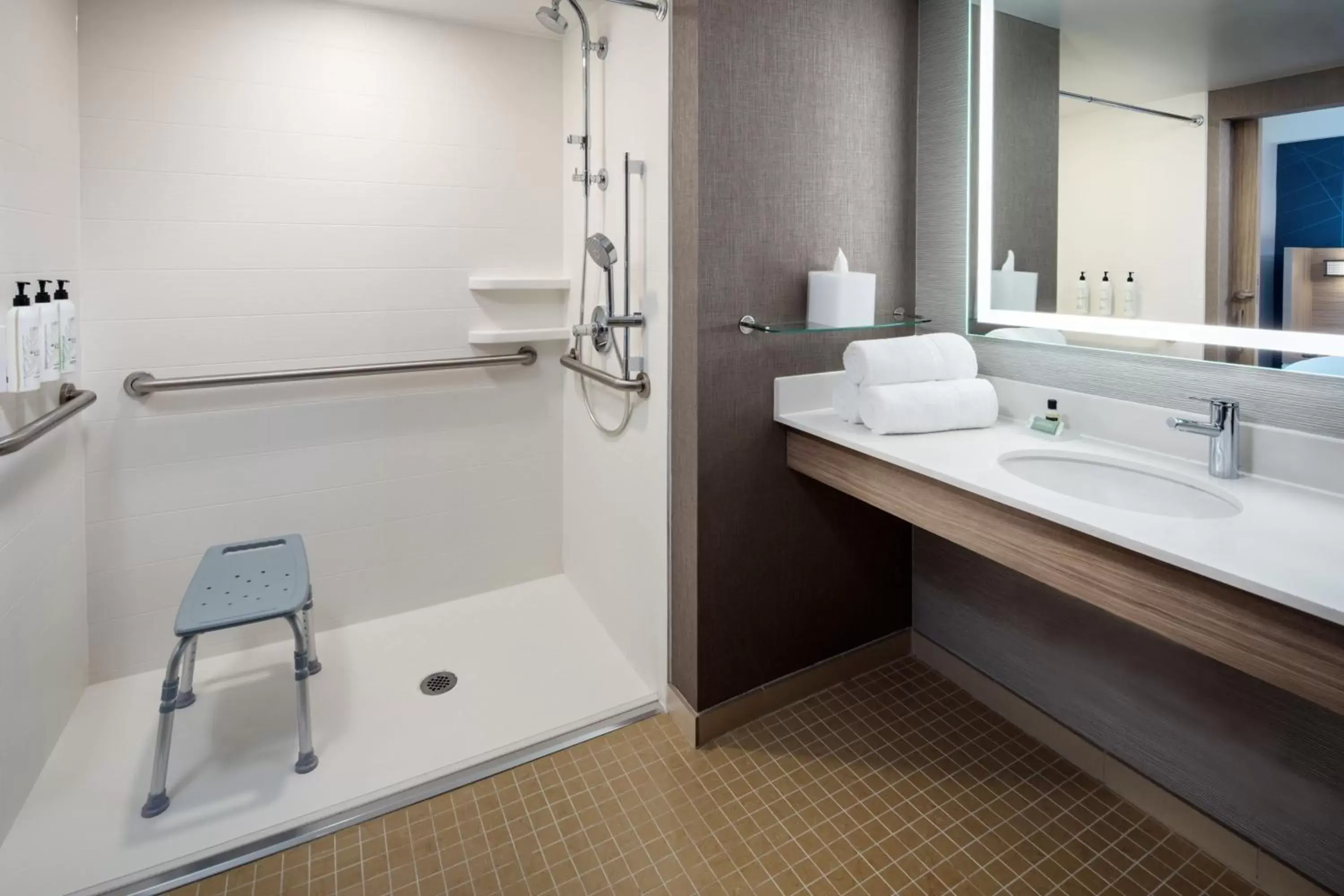 Bathroom in SpringHill Suites by Marriott New York JFK Airport Jamaica