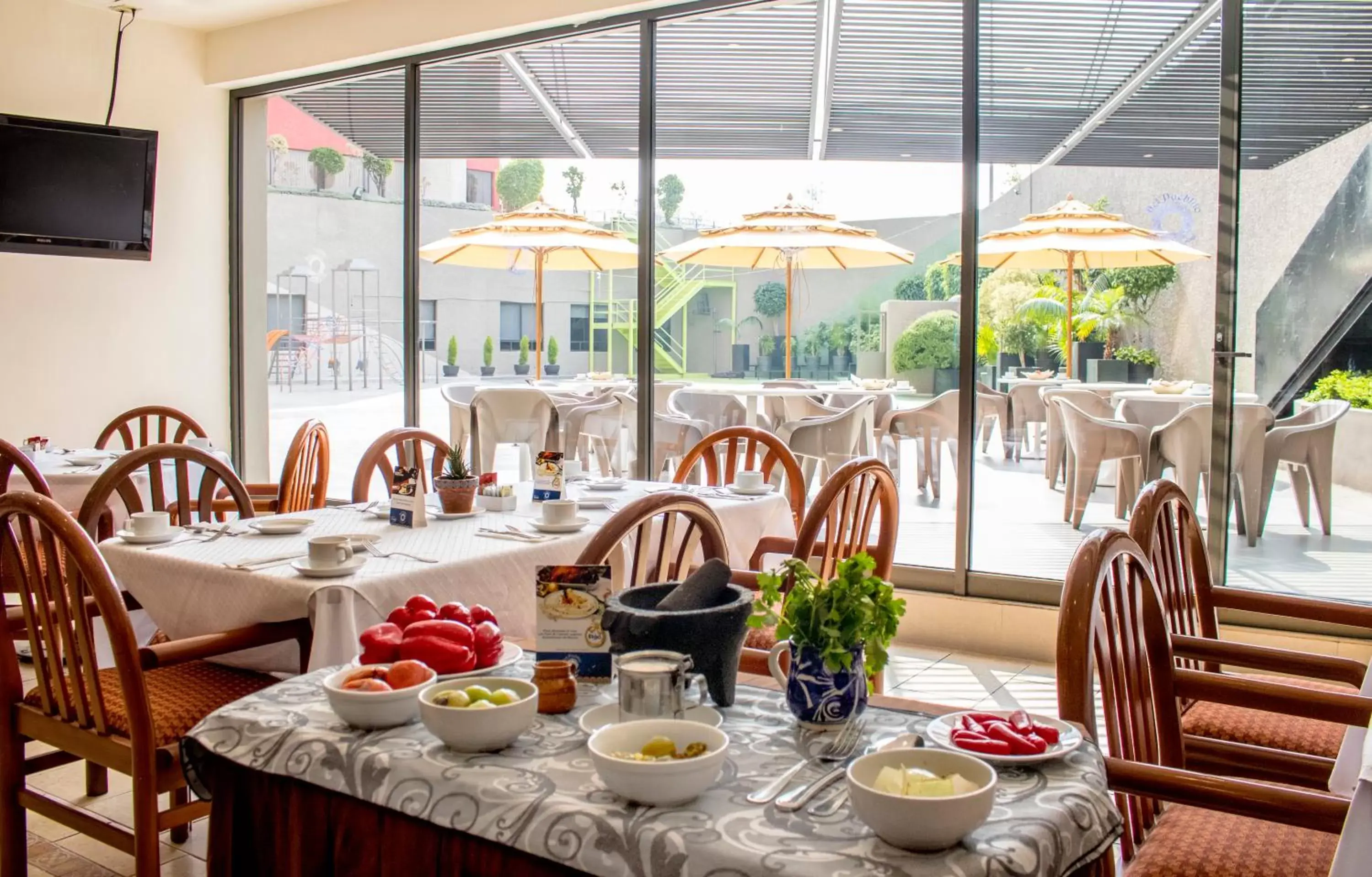 Patio, Restaurant/Places to Eat in Mision Toreo Centro de Convenciones