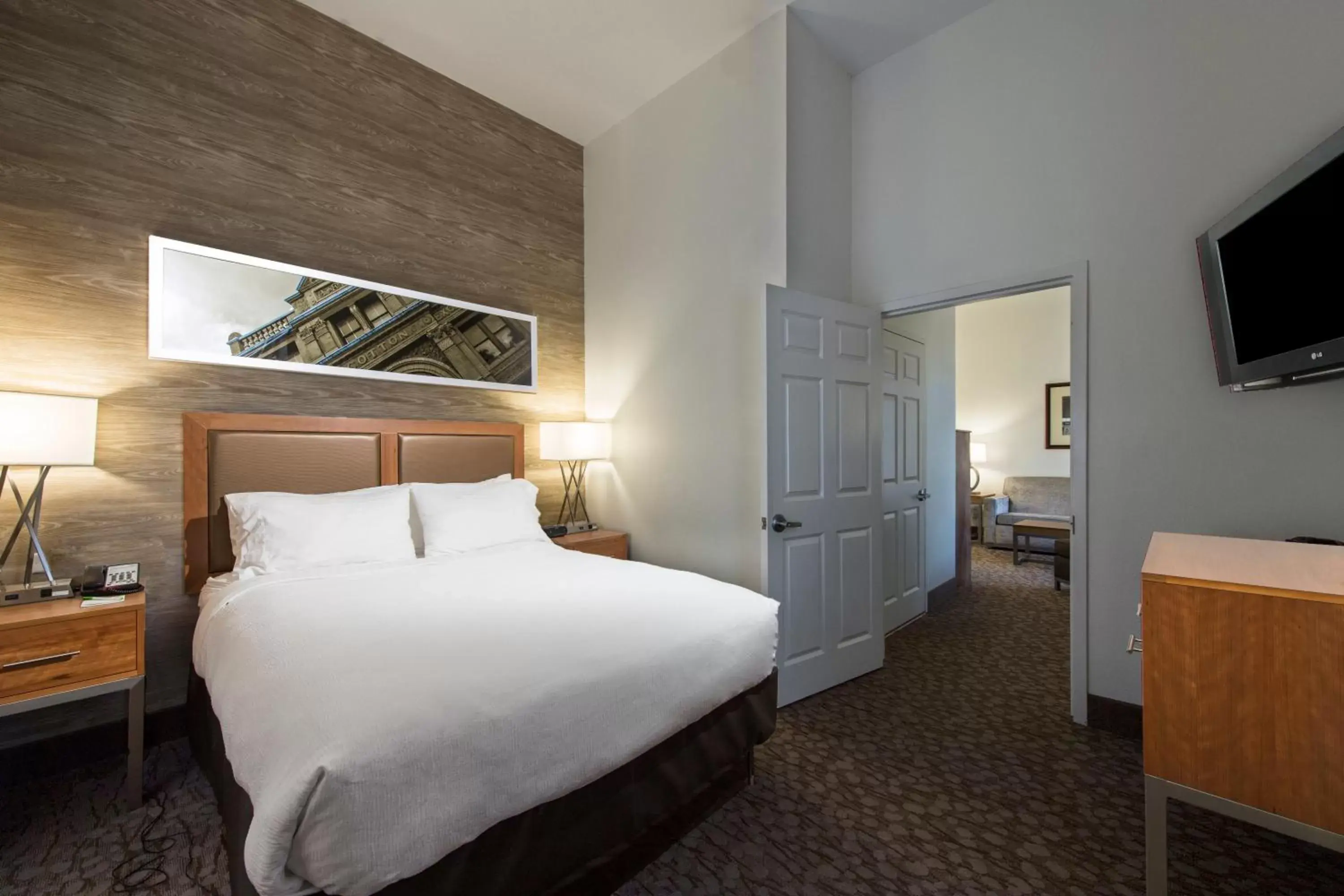 Photo of the whole room, Bed in Holiday Inn Savannah Historic District, an IHG Hotel