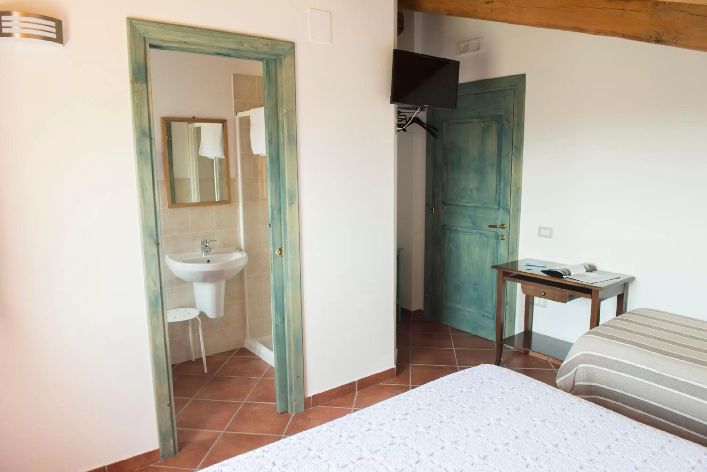 Photo of the whole room, Bathroom in B&B Rifugio tra gli Ulivi