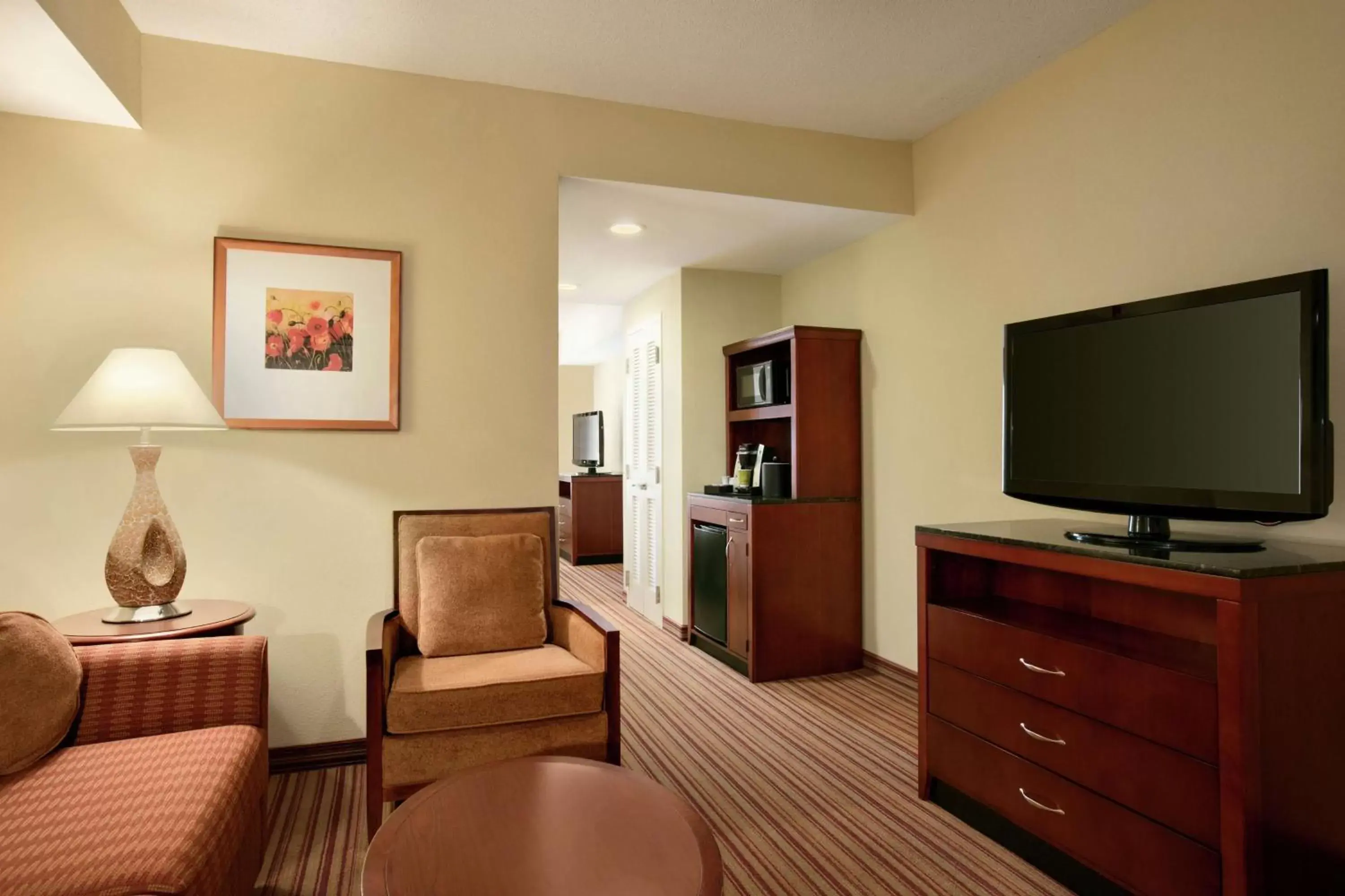 Living room, TV/Entertainment Center in Hilton Garden Inn Fort Myers Airport/FGCU